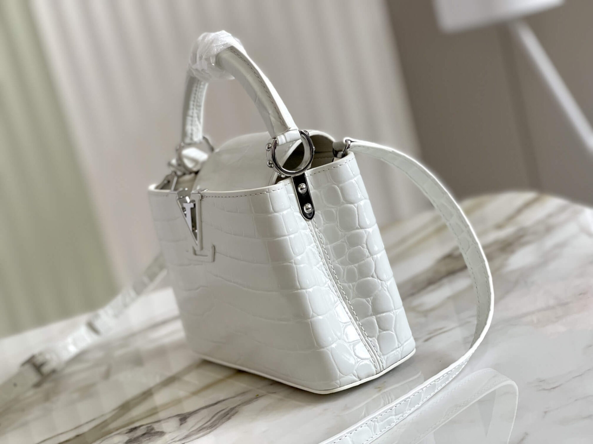 Louis Vuitton LV Crocodile pattern CAPUCINES Large Handbag N93419/M48865 Medium Handbag N93163/M48865 Small Handbag N94227/M48865 Black - White - Red - Green - Yellow - Image 49