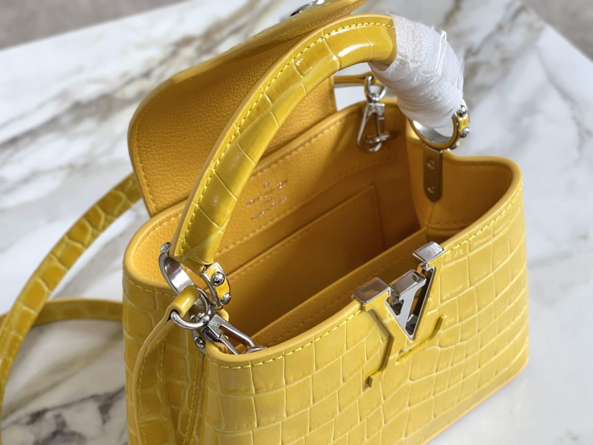 Louis Vuitton LV Crocodile pattern CAPUCINES Large Handbag N93419/M48865 Medium Handbag N93163/M48865 Small Handbag N94227/M48865 Black - White - Red - Green - Yellow - Image 131