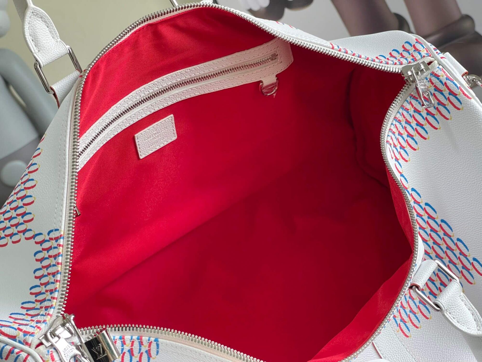 Louis Vuitton LV Damier Spray Keepall Bandouliere 50B Travel Shoulder Bag M20563 White Damier Spray Red - Image 3