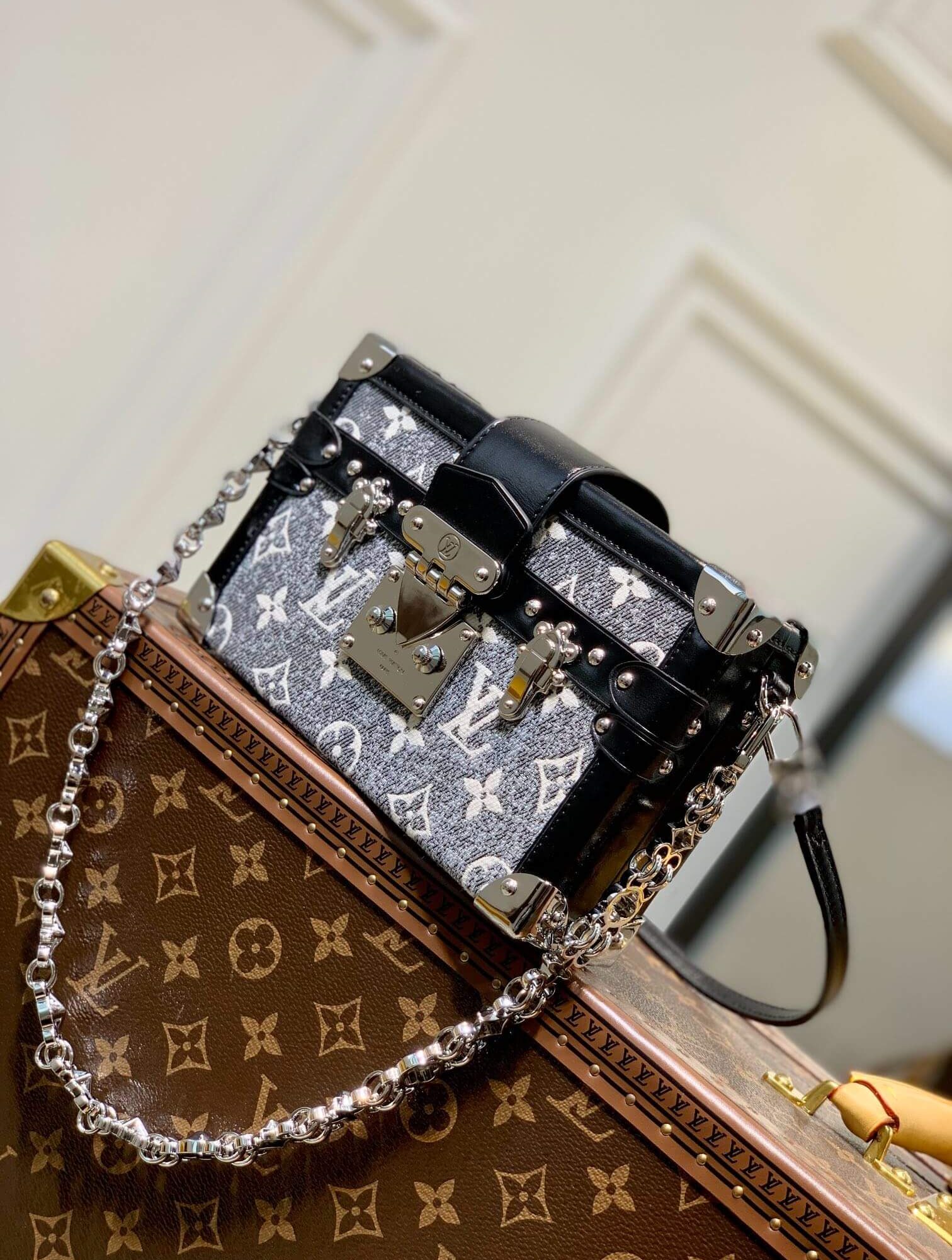 Louis Vuitton LV Denim Petite Malle Shoulder handbag M21462 Grey