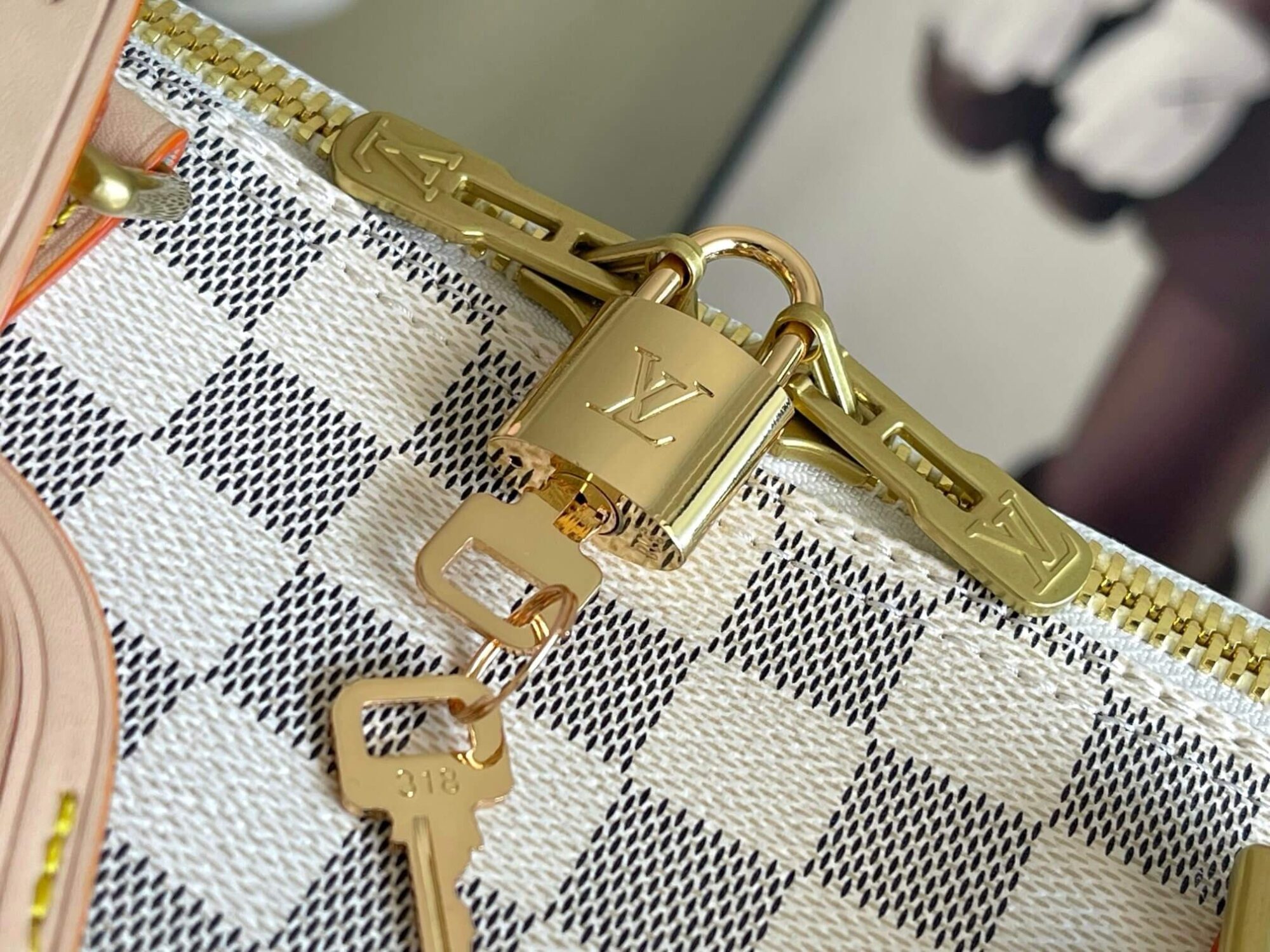 Louis Vuitton LV Keepall Bandoulière  55 Travel Shoulder HandBag N41429 White Grid - Image 5