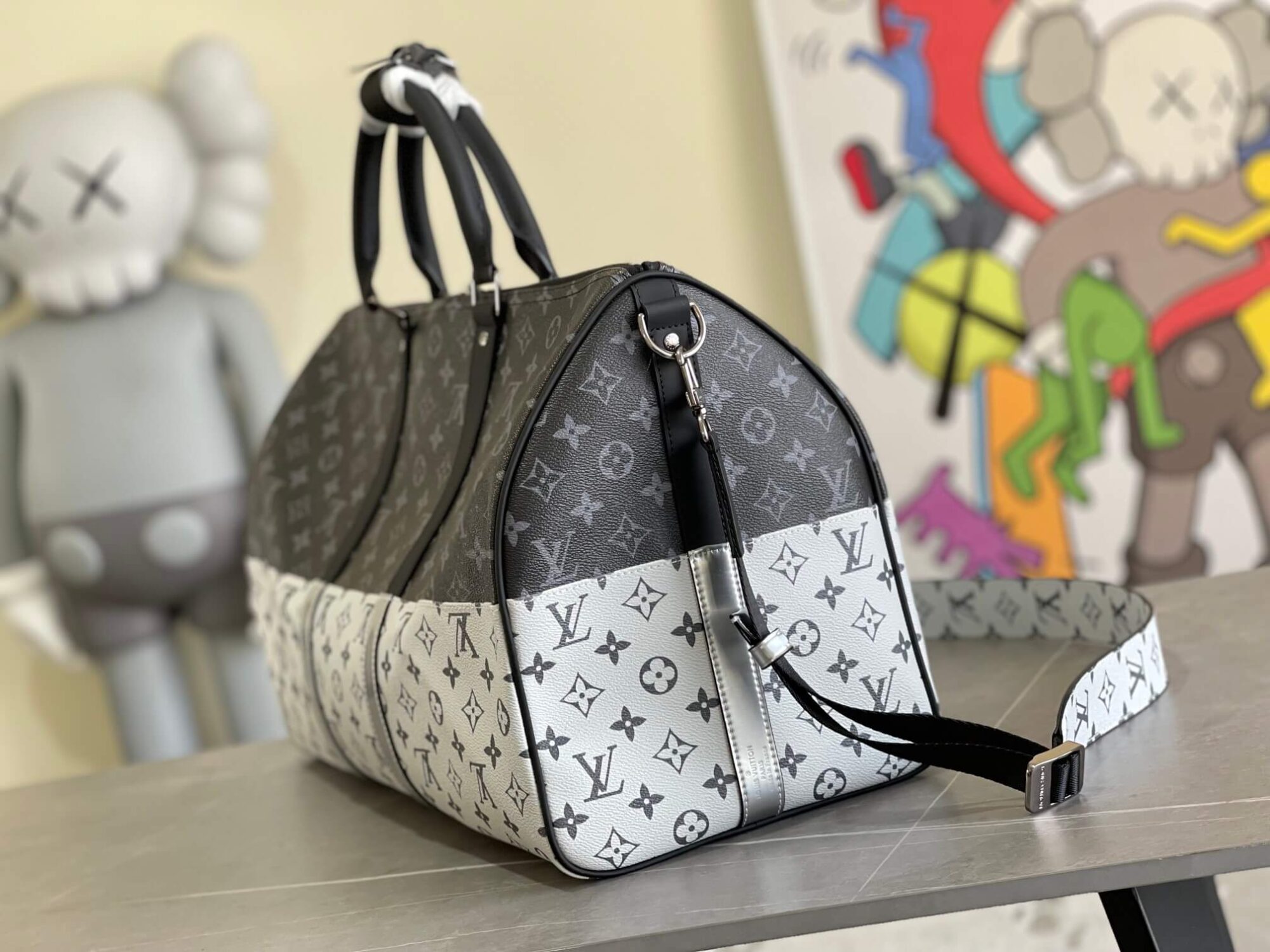 Louis Vuitton LV Monogram Canvas Keepall Bandouliere 50 Travel Shoulder Bag M43412 Black / Grey - Image 4