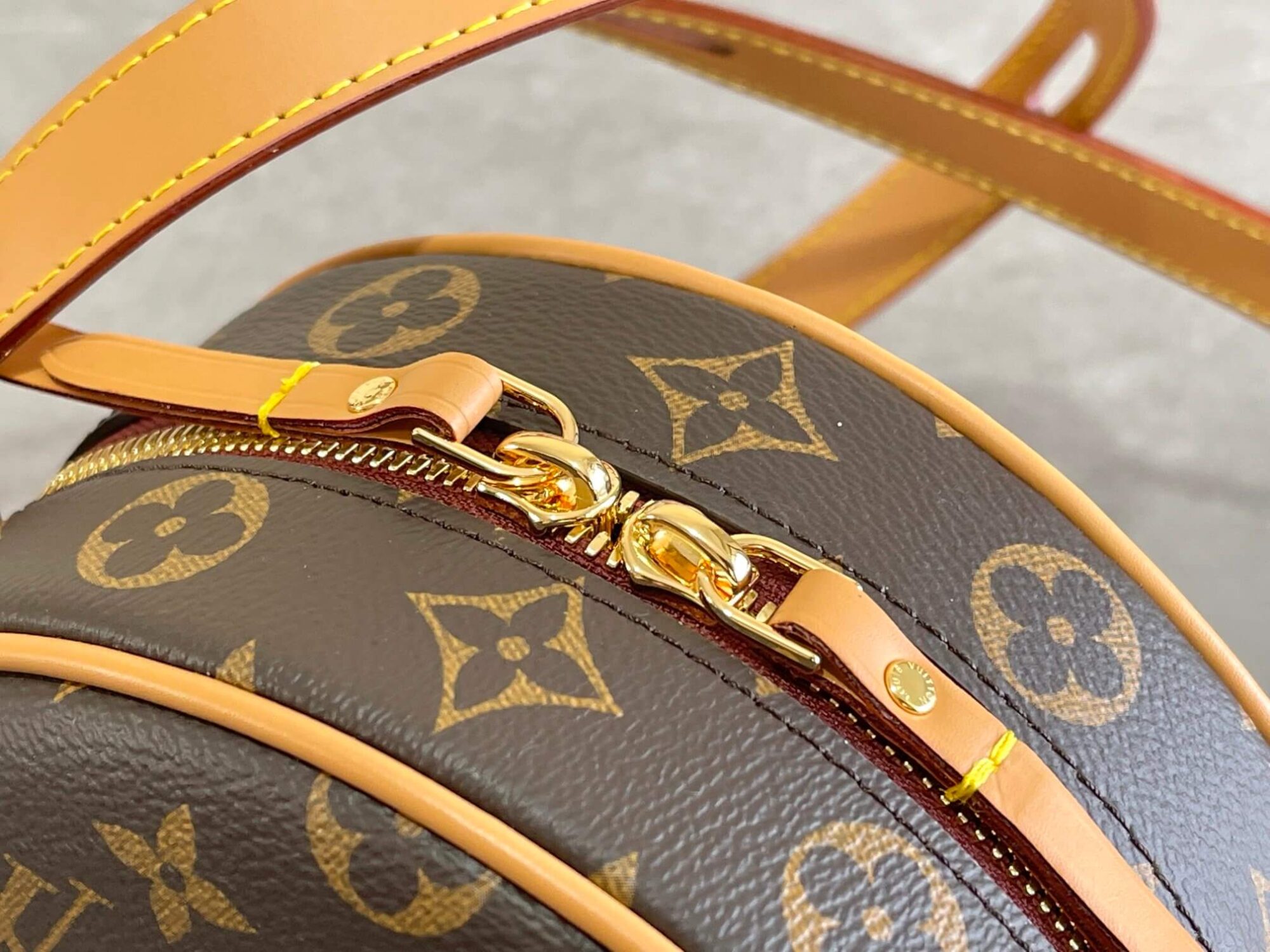 Louis Vuitton LV Monogram Canvas Medium Boite Chapeau Souple Shoulder handbag M52294 Brown - Image 5