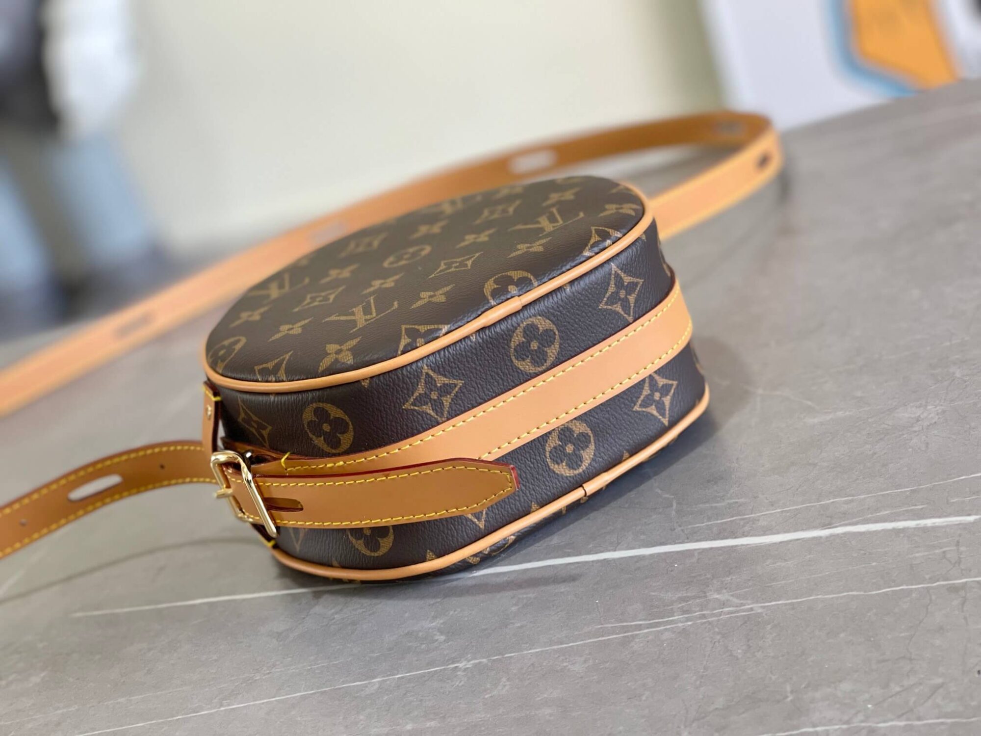 Louis Vuitton LV Monogram Canvas Medium Boite Chapeau Souple Shoulder handbag M52294 Brown - Image 4