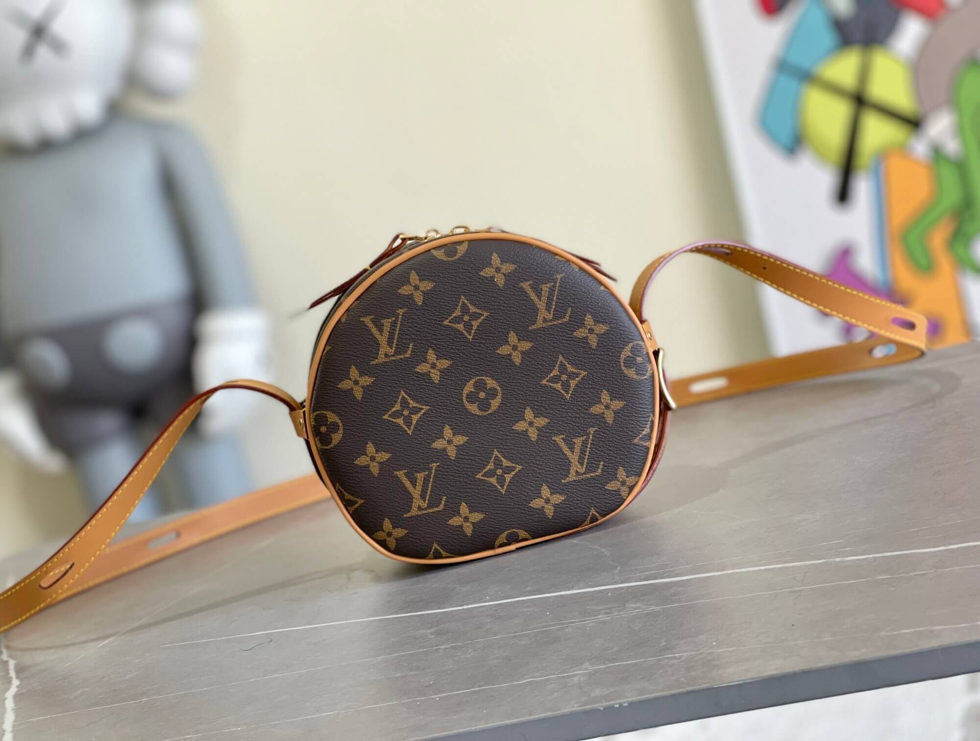 Louis Vuitton LV Monogram Canvas Medium Boite Chapeau Souple Shoulder handbag M52294 Brown