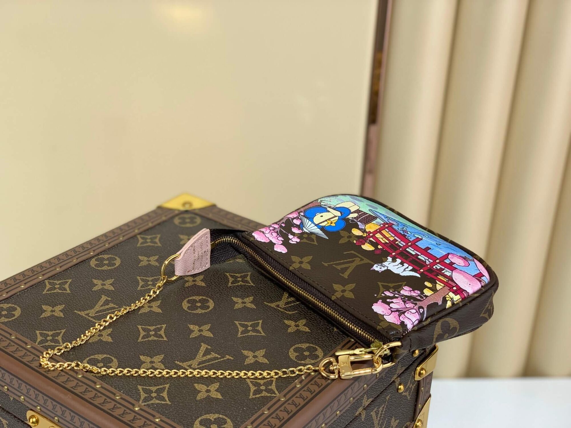Louis Vuitton LV Monogram Canvas Mini Pochette Accessoires Vivienne Holiday M81760 Pink M81637 Blue M45905 Wisteria Pink M80863 Red - Image 19