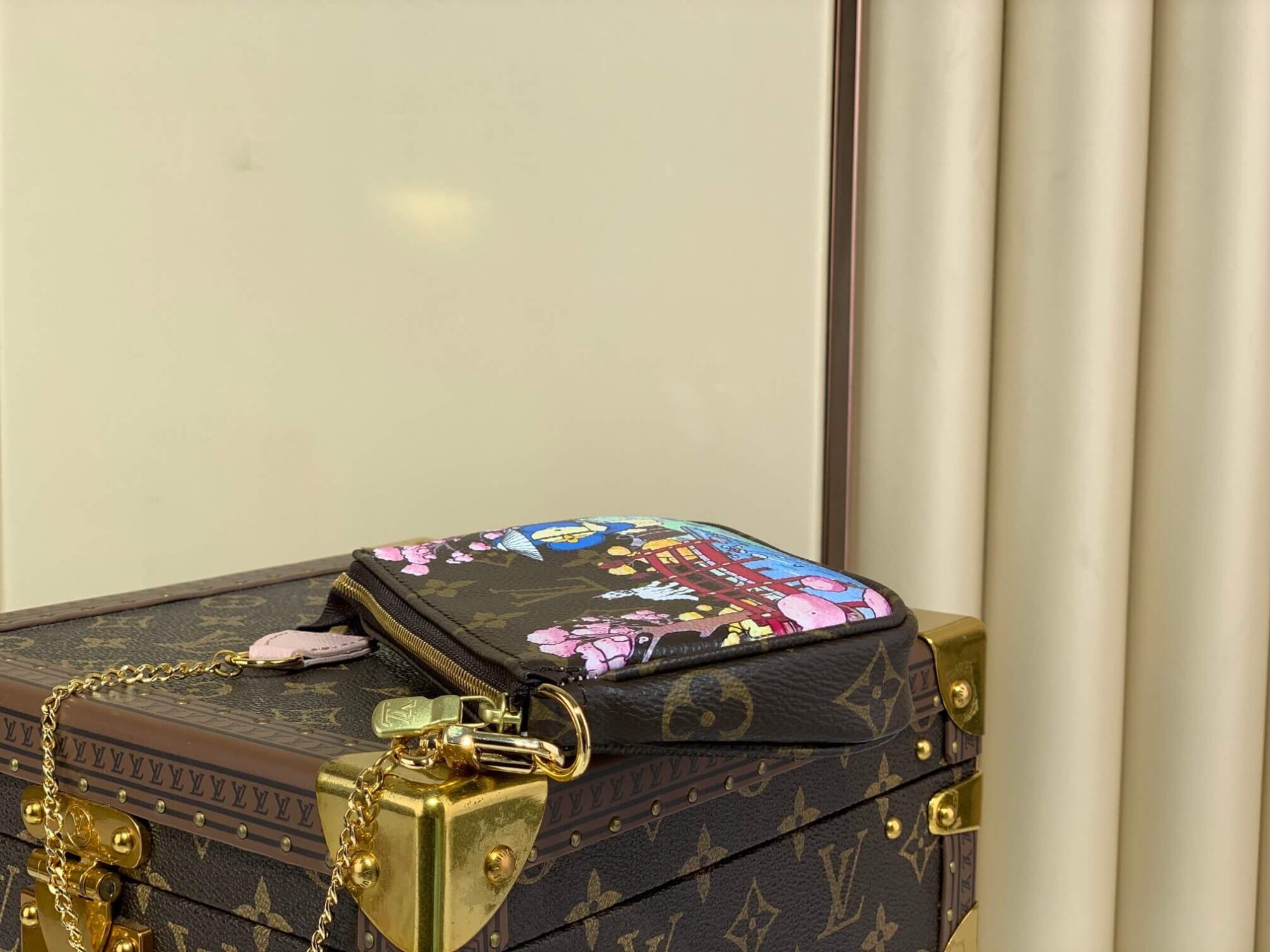 Louis Vuitton LV Monogram Canvas Mini Pochette Accessoires Vivienne Holiday M81760 Pink M81637 Blue M45905 Wisteria Pink M80863 Red - Image 27