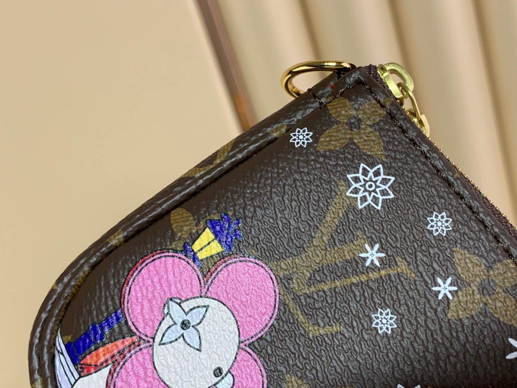 Louis Vuitton LV Monogram Canvas Mini Pochette Accessoires Vivienne Holiday M81760 Pink M81637 Blue M45905 Wisteria Pink M80863 Red - Image 31