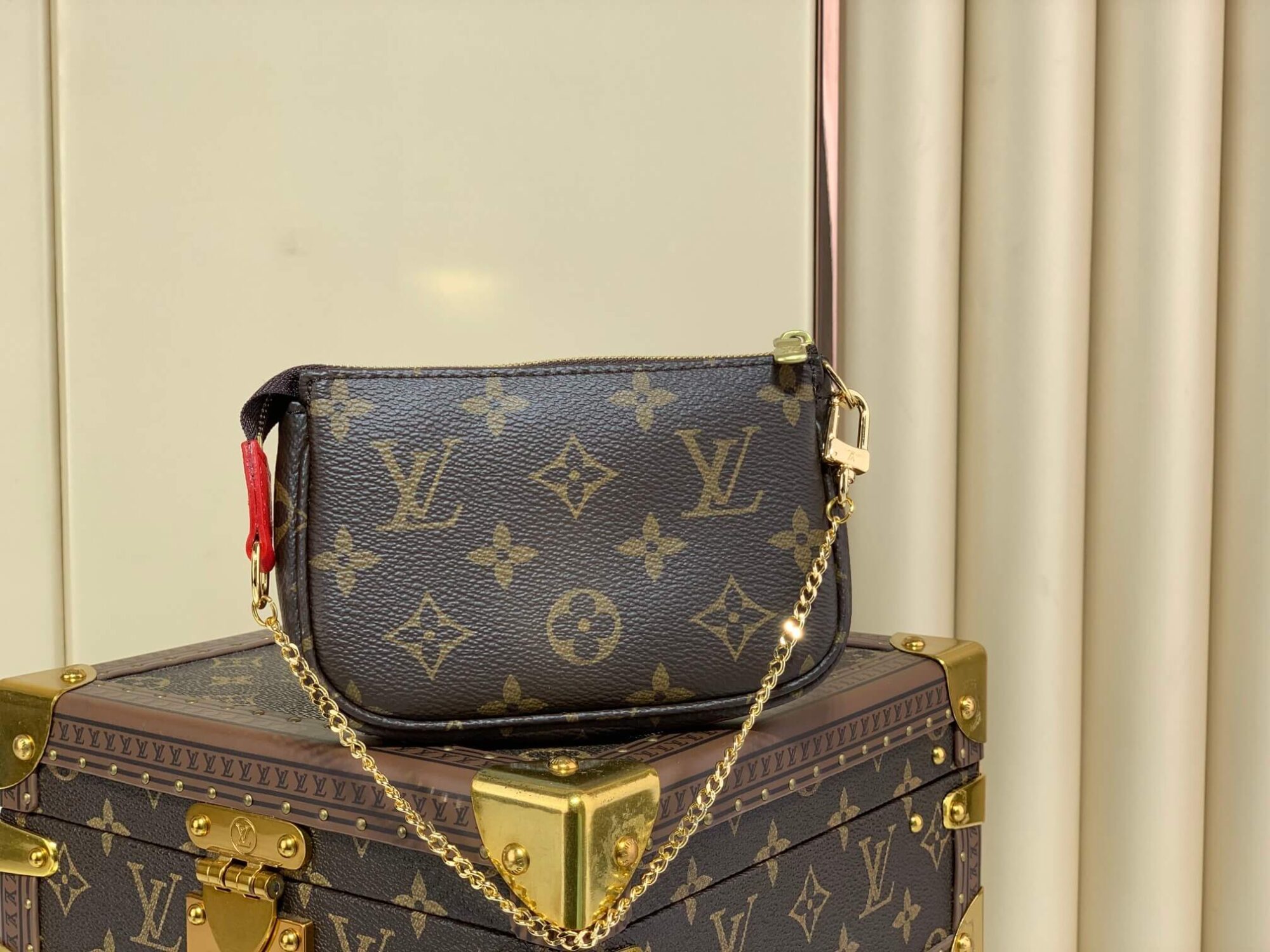Louis Vuitton LV Monogram Canvas Mini Pochette Accessoires Vivienne Holiday M81760 Pink M81637 Blue M45905 Wisteria Pink M80863 Red - Image 29