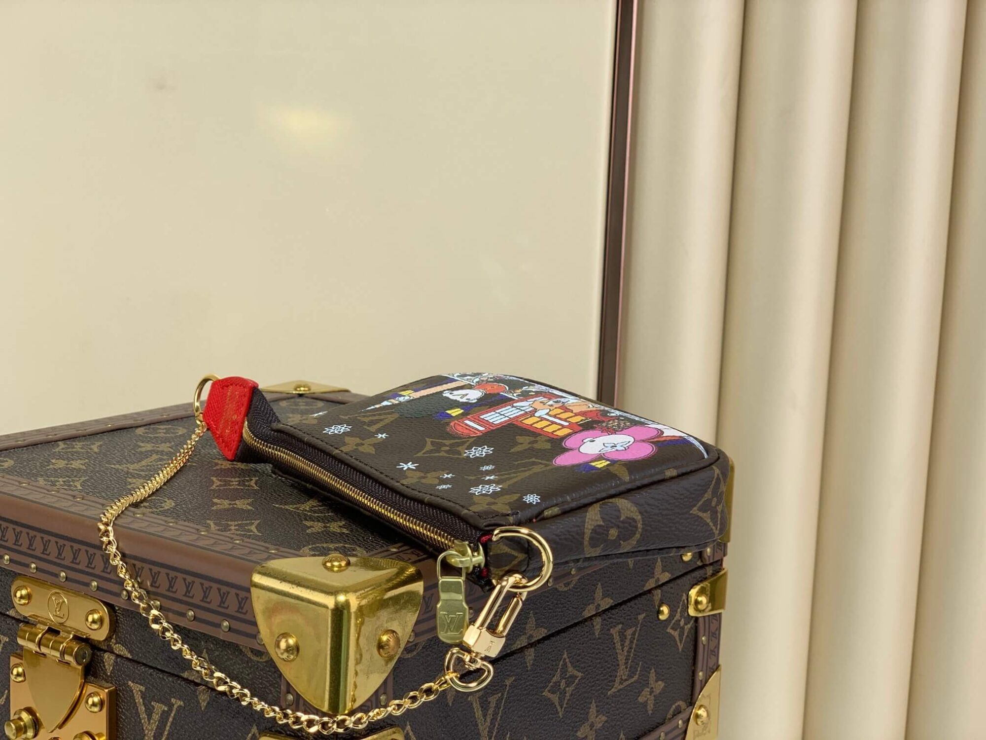 Louis Vuitton LV Monogram Canvas Mini Pochette Accessoires Vivienne Holiday M81760 Pink M81637 Blue M45905 Wisteria Pink M80863 Red - Image 36