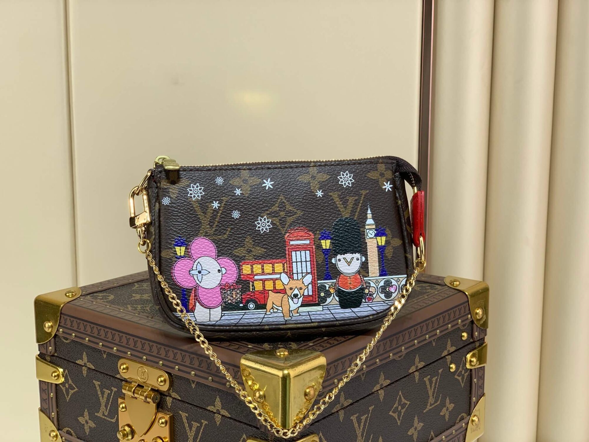 Louis Vuitton LV Monogram Canvas Mini Pochette Accessoires Vivienne Holiday M81760 Pink M81637 Blue M45905 Wisteria Pink M80863 Red - Image 28