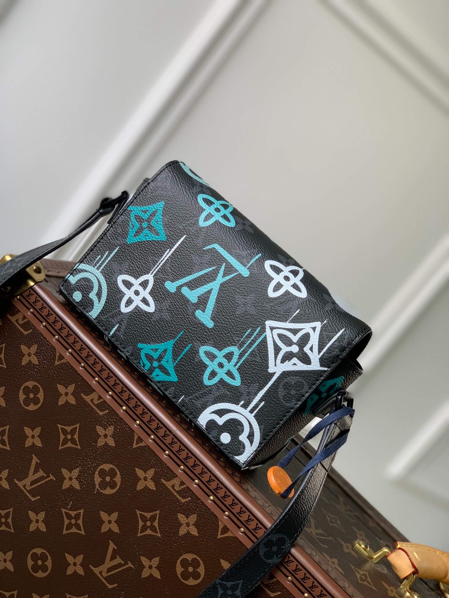 Louis Vuitton LV Monogram Canvas Steamer Wearable Wallet Handbag M81852 Graffiti Green - Image 2