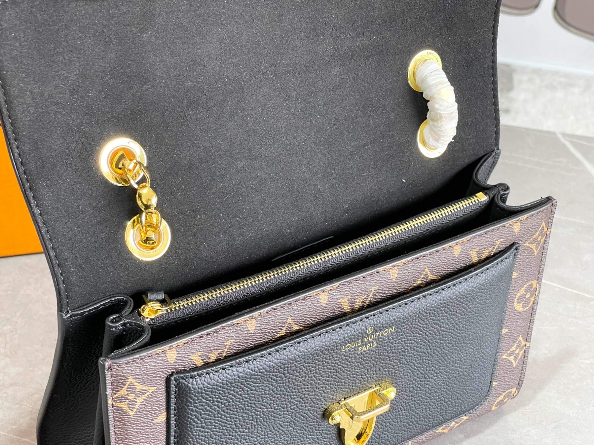 Louis Vuitton LV Monogram Canvas Victoire Chain Shoulder HandBag M41730 Black M41731 Red M41730 Fuchsia M44038 Navy Blue - Image 5