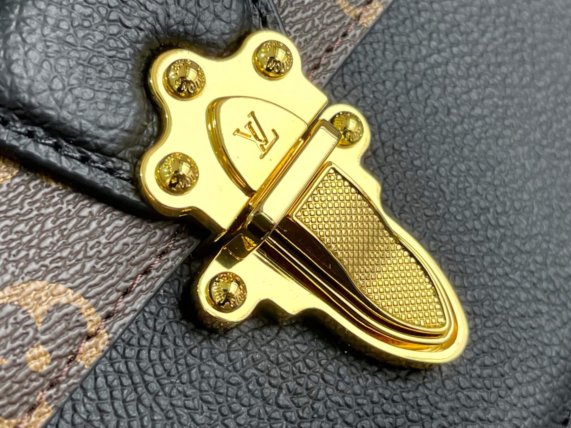 Louis Vuitton LV Monogram Canvas Victoire Chain Shoulder HandBag M41730 Black M41731 Red M41730 Fuchsia M44038 Navy Blue - Image 6