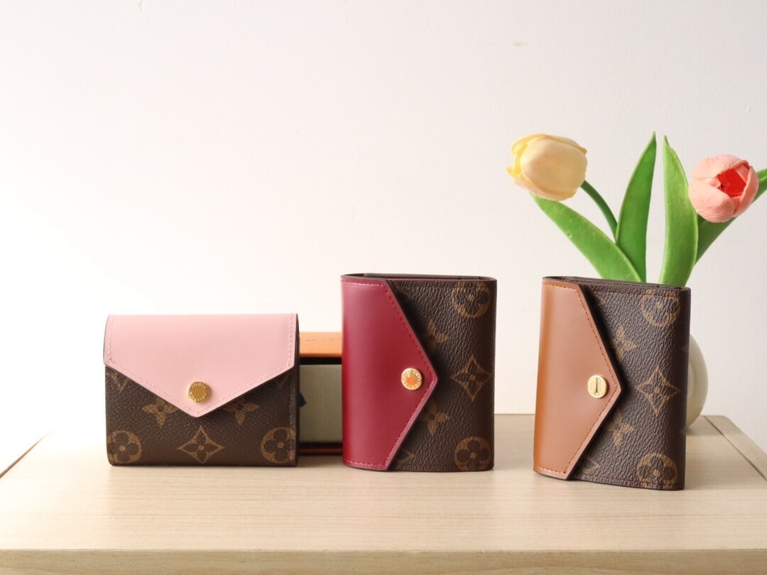 Louis Vuitton LV Monogram Canvas Zoé Coin Purse wallet M62932 Maroon M62933 Pink Rose Ballerine - Brown