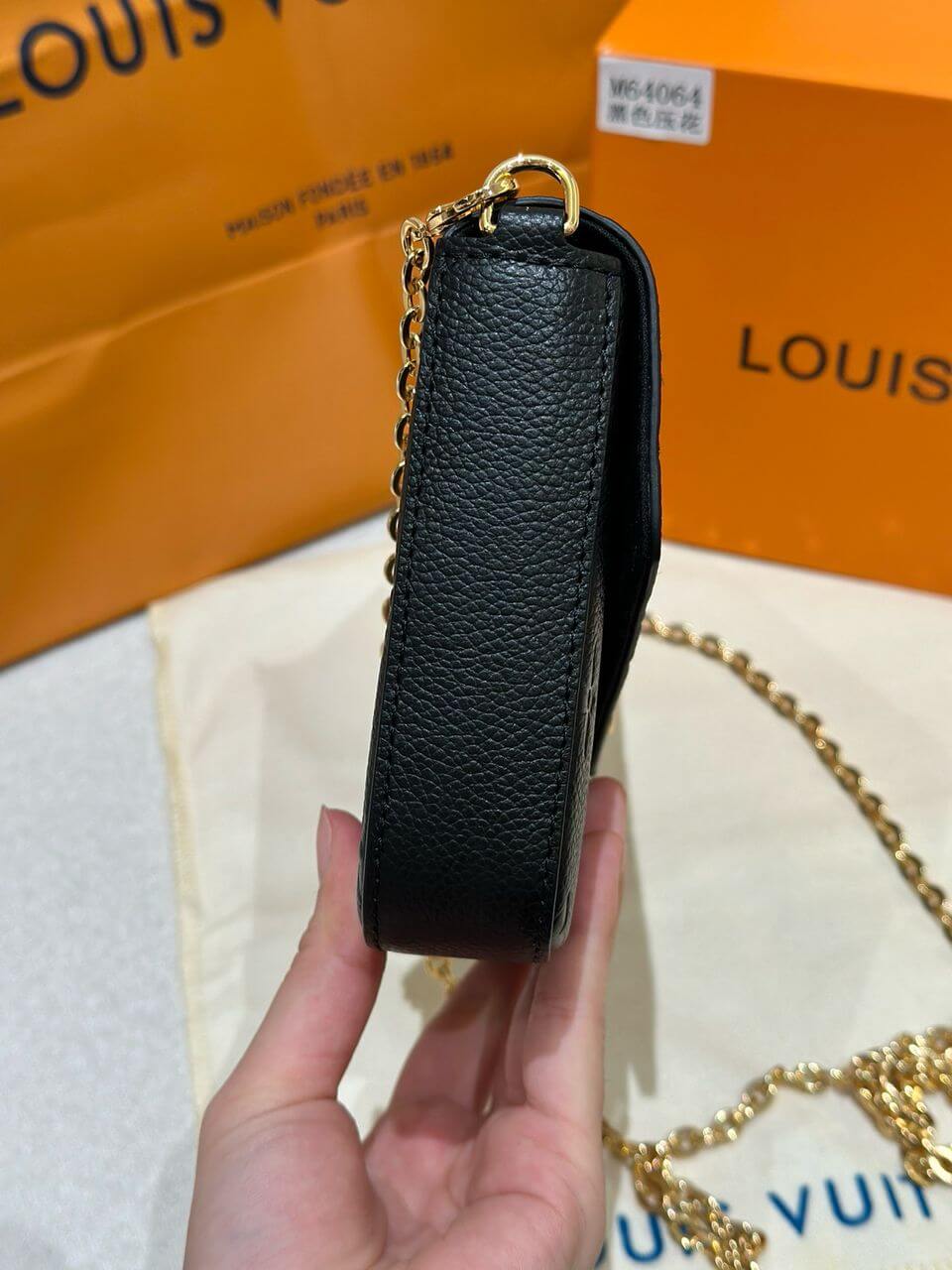 Louis Vuitton LV Monogram Empreinte Pochette Félicie Chain Wallet M82477 Black M63700 Red M82363 Cream M83589 Beige M82609 Navy Blue M64099 Marine Blue - Image 5