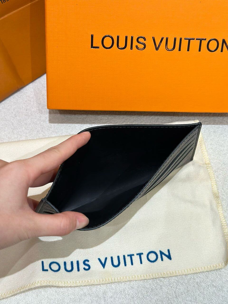 Louis Vuitton LV Monogram Empreinte Pochette Félicie Chain Wallet M82477 Black M63700 Red M82363 Cream M83589 Beige M82609 Navy Blue M64099 Marine Blue - Image 9