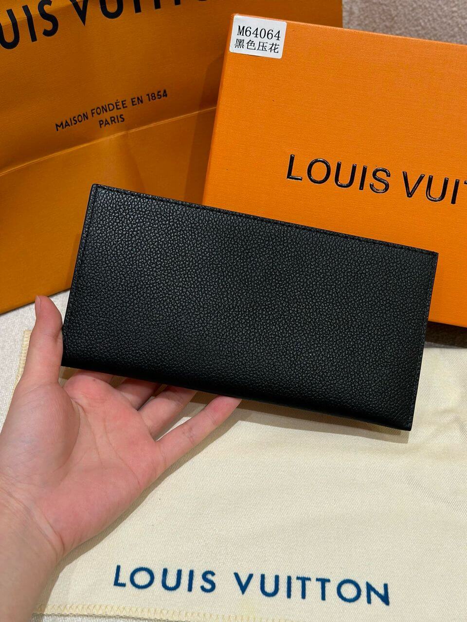 Louis Vuitton LV Monogram Empreinte Pochette Félicie Chain Wallet M82477 Black M63700 Red M82363 Cream M83589 Beige M82609 Navy Blue M64099 Marine Blue - Image 8