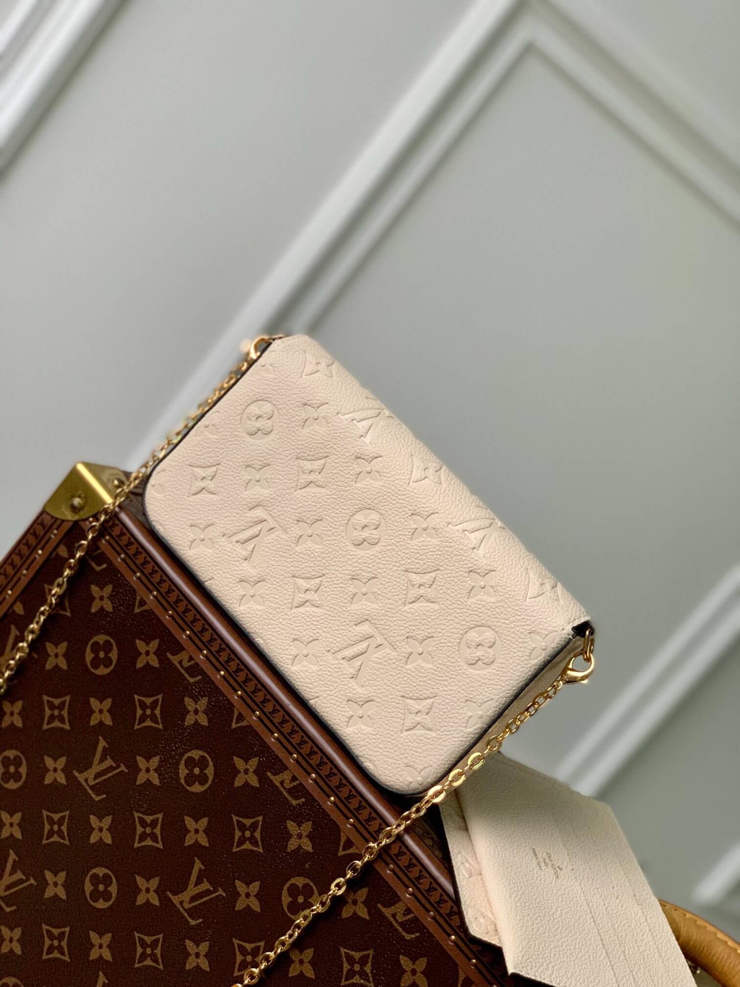 Louis Vuitton LV Monogram Empreinte Pochette Félicie Chain Wallet M82477 Black M63700 Red M82363 Cream M83589 Beige M82609 Navy Blue M64099 Marine Blue - Image 21