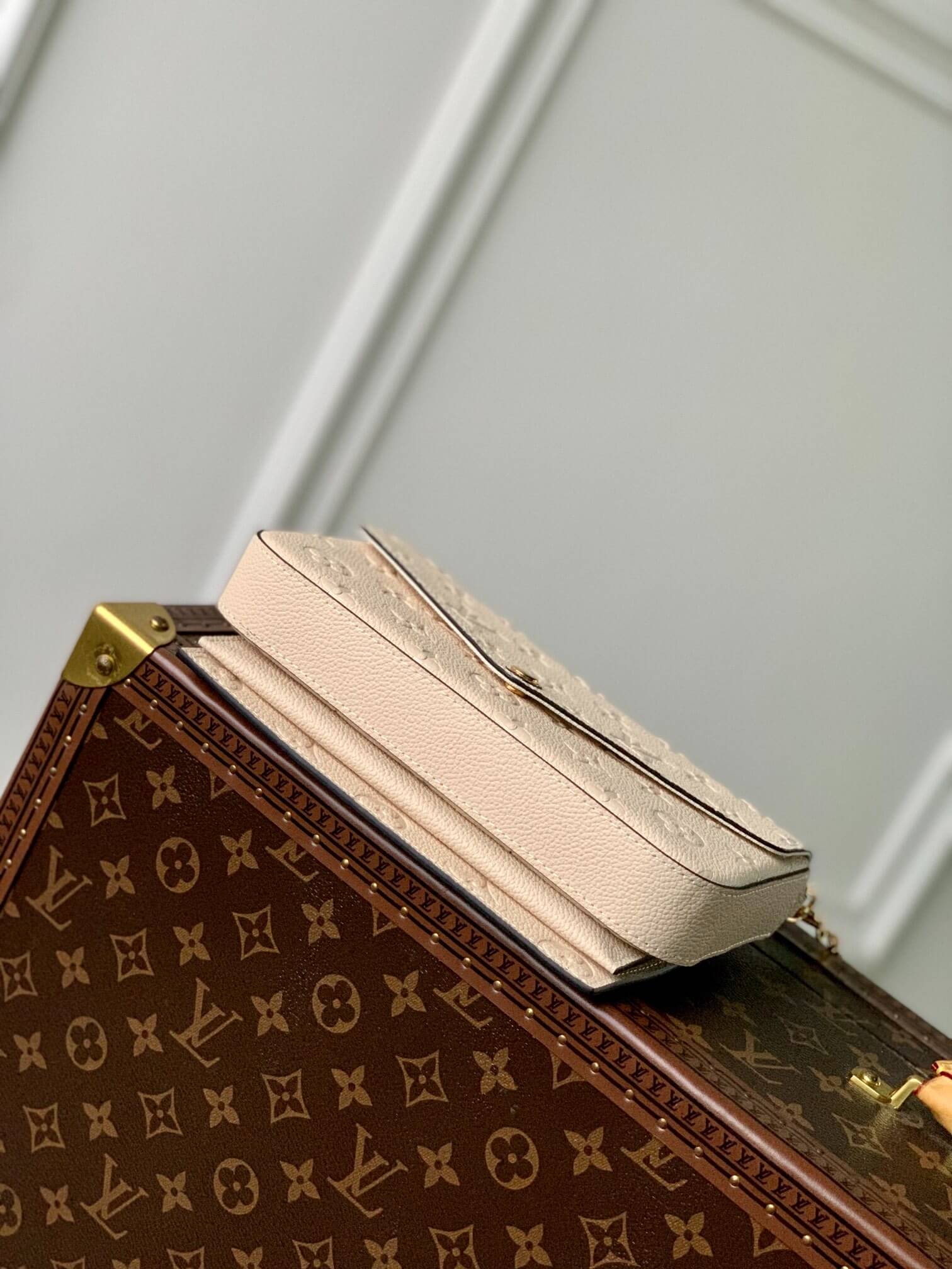Louis Vuitton LV Monogram Empreinte Pochette Félicie Chain Wallet M82477 Black M63700 Red M82363 Cream M83589 Beige M82609 Navy Blue M64099 Marine Blue - Image 28