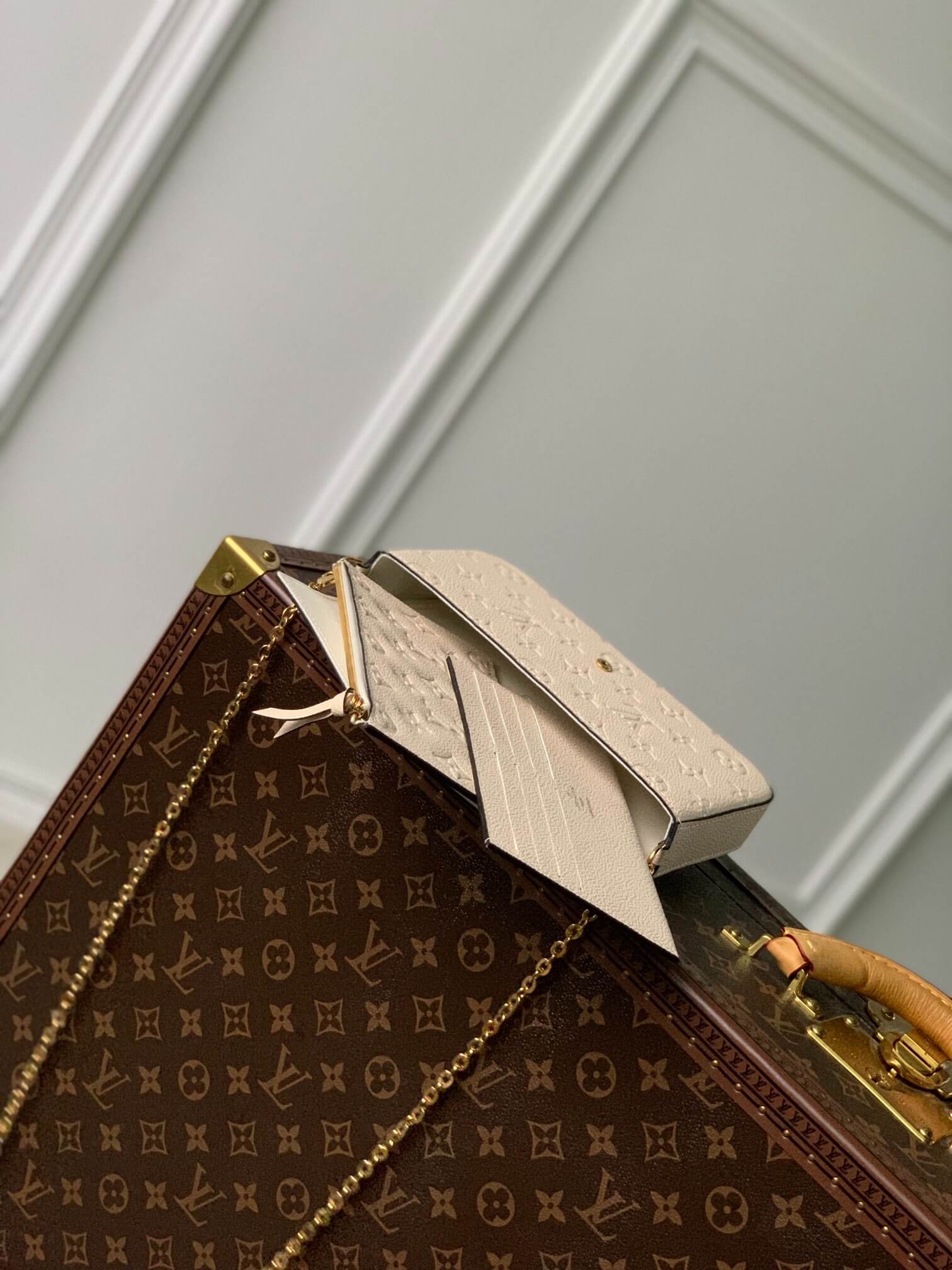 Louis Vuitton LV Monogram Empreinte Pochette Félicie Chain Wallet M82477 Black M63700 Red M82363 Cream M83589 Beige M82609 Navy Blue M64099 Marine Blue - Image 23