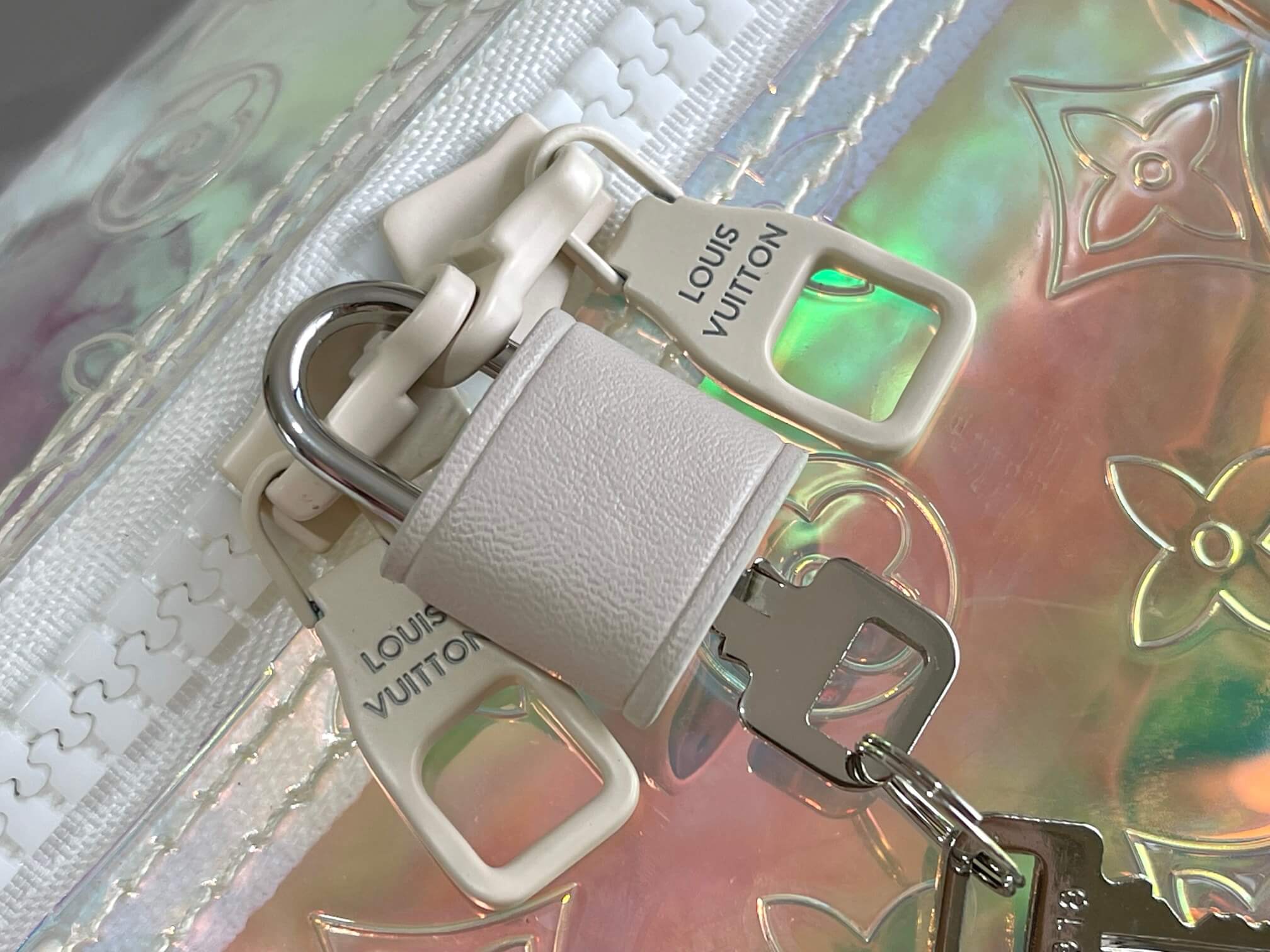 Louis Vuitton LV Monogram Iridescent PVC trim Prism Keepall Bandoulière 50 Travel Shoulder Bag M53271 Transparent - Image 8