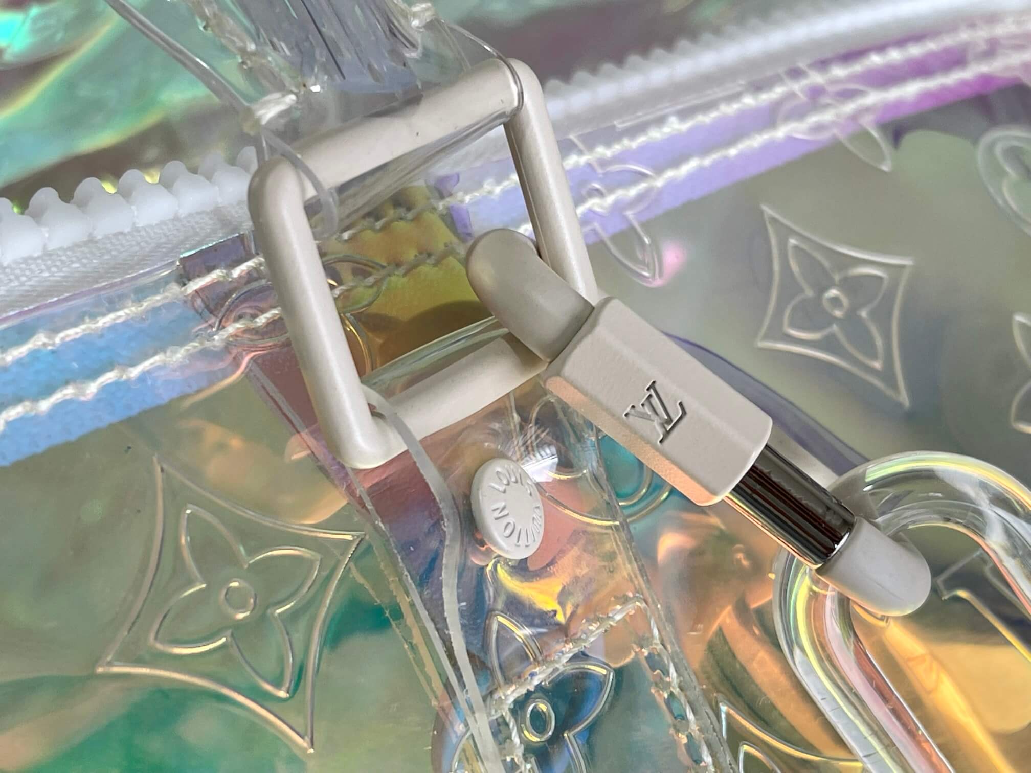 Louis Vuitton LV Monogram Iridescent PVC trim Prism Keepall Bandoulière 50 Travel Shoulder Bag M53271 Transparent - Image 5