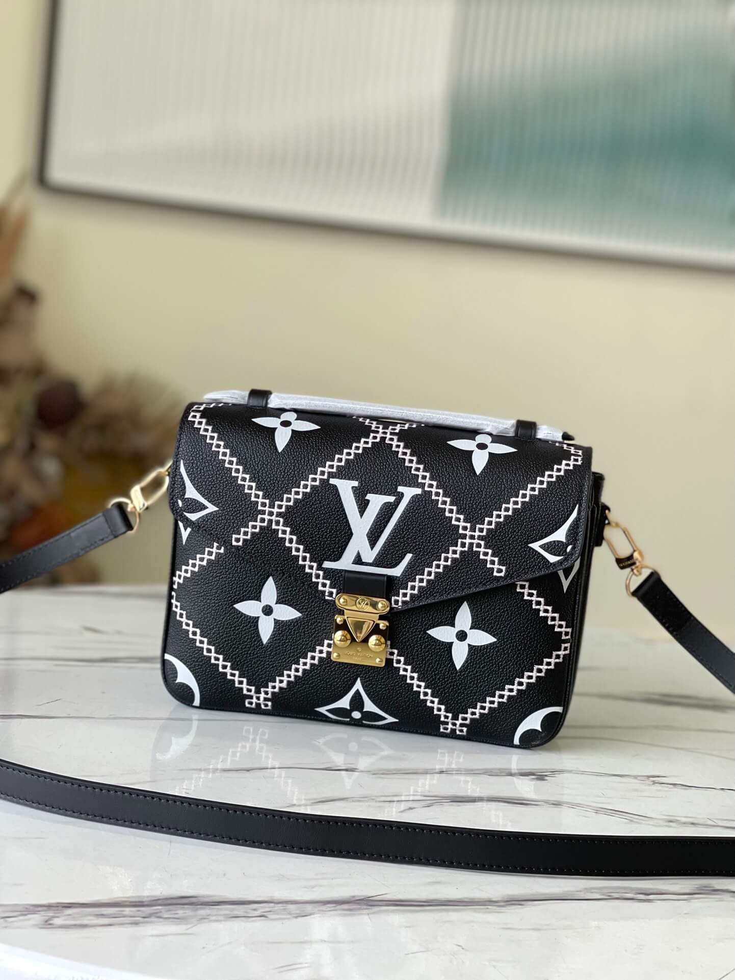Louis Vuitton LV Monogram Pochette Métis Handbag M46018 Arizona Caramel Beige M46028 Black Pink Beige
