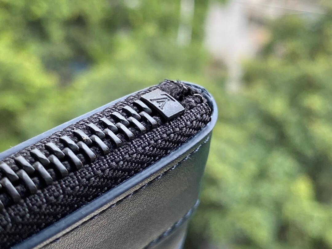 Louis Vuitton LV Monogram Shadow Discovery Pochette GM Handbag M80425 Navy Blue - Image 7