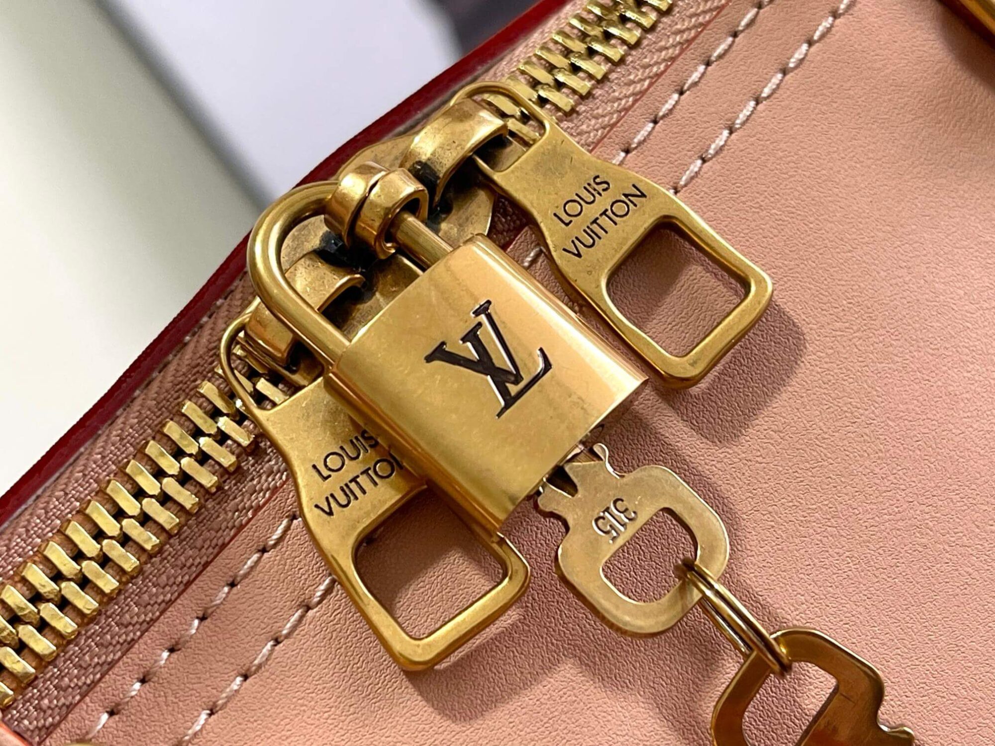 Louis Vuitton LV Monogram Solar Ray canvas Keepall Bandoulière 50 Travel Shoulder Bag M55609 Light Pink - Image 8