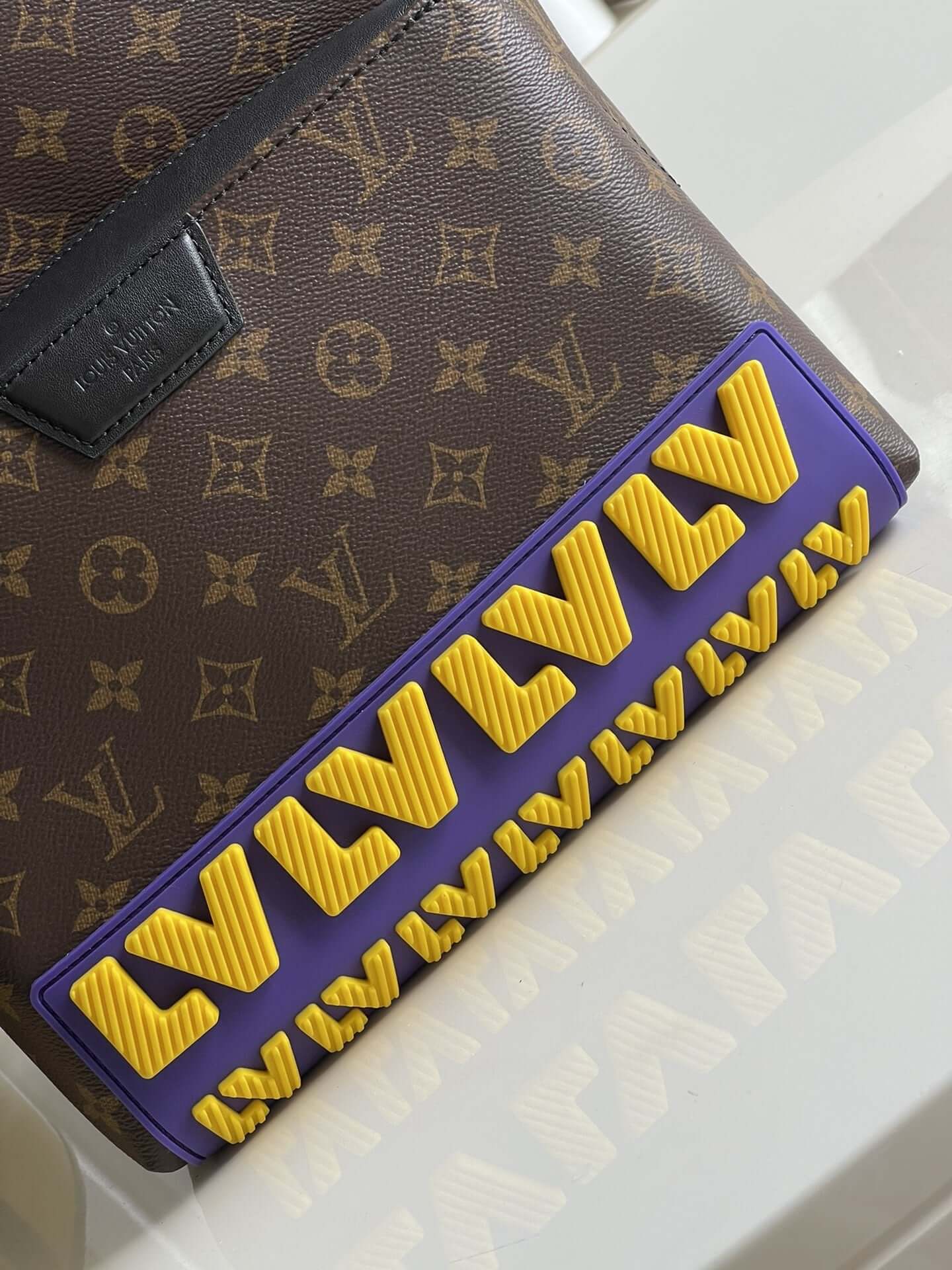 Louis Vuitton LV Monogram canvas Discovery Backpack Bag M57965 Brown / Yellow - Image 8