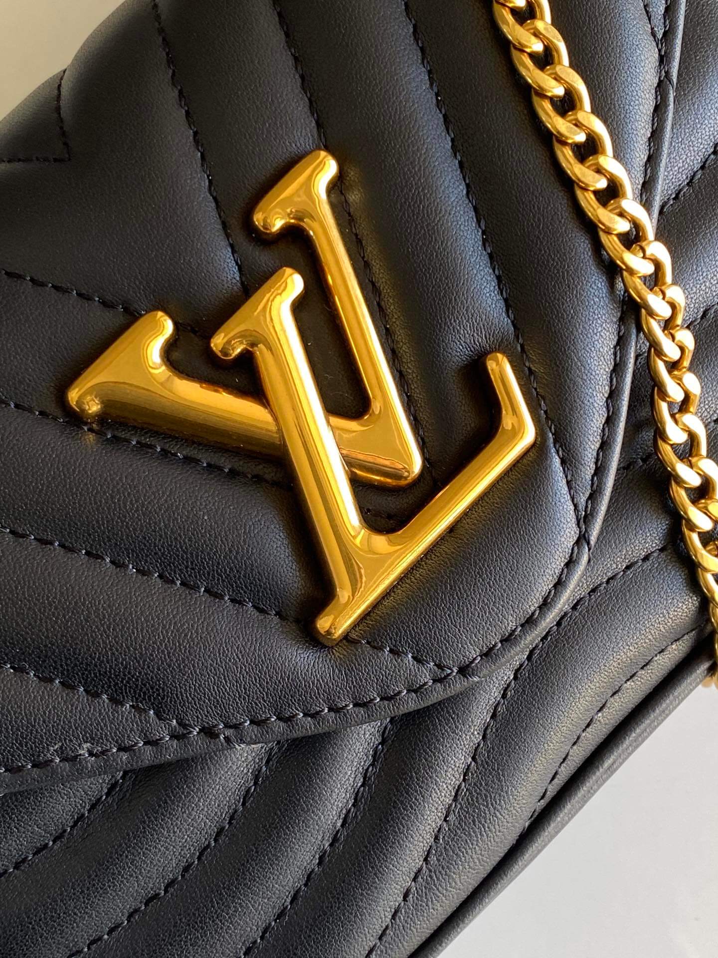 Louis Vuitton LV New Wave Multi-Pochette Shoulder Crossbody Bag M56461 Black M56466 White M56468 Pink M56471 Green Khaki - Image 5