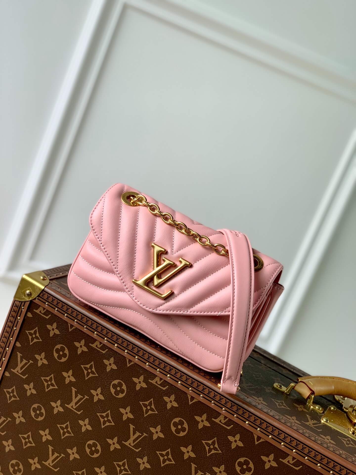 Louis Vuitton LV New Wave Small Chain Multi Pochette Accessoires Shoulder HandBag M20685 White M20686 Pink M20687 Black M20838 Beige - Image 10