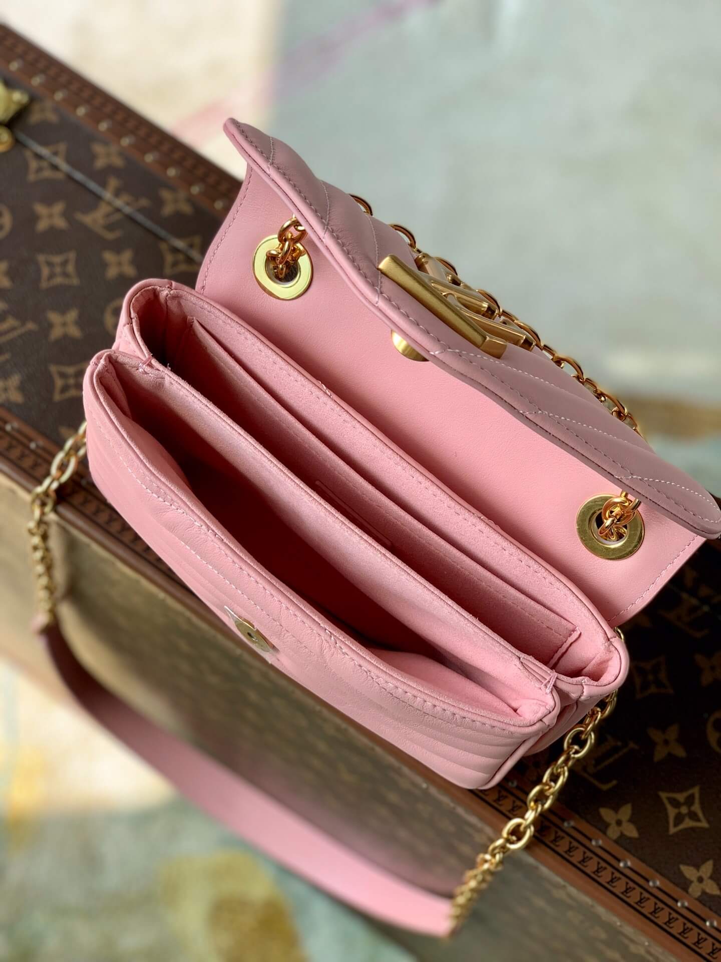 Louis Vuitton LV New Wave Small Chain Multi Pochette Accessoires Shoulder HandBag M20685 White M20686 Pink M20687 Black M20838 Beige - Image 12