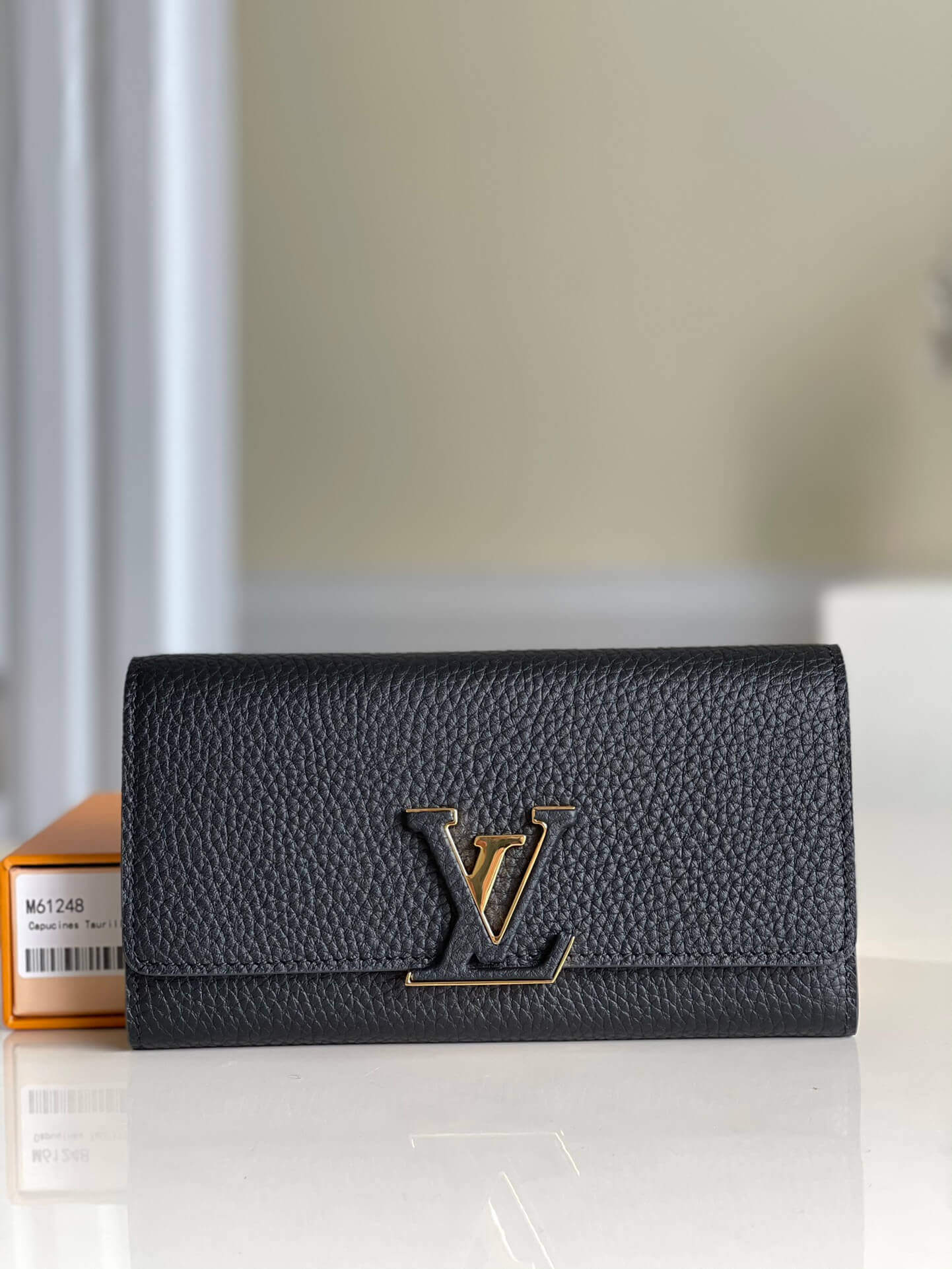 Louis Vuitton LV Taurillon Capucines Wallet M61248 Black M61249 Beige M61250 Light Pink M61471 M63738 Red M63739 Navy Blue
