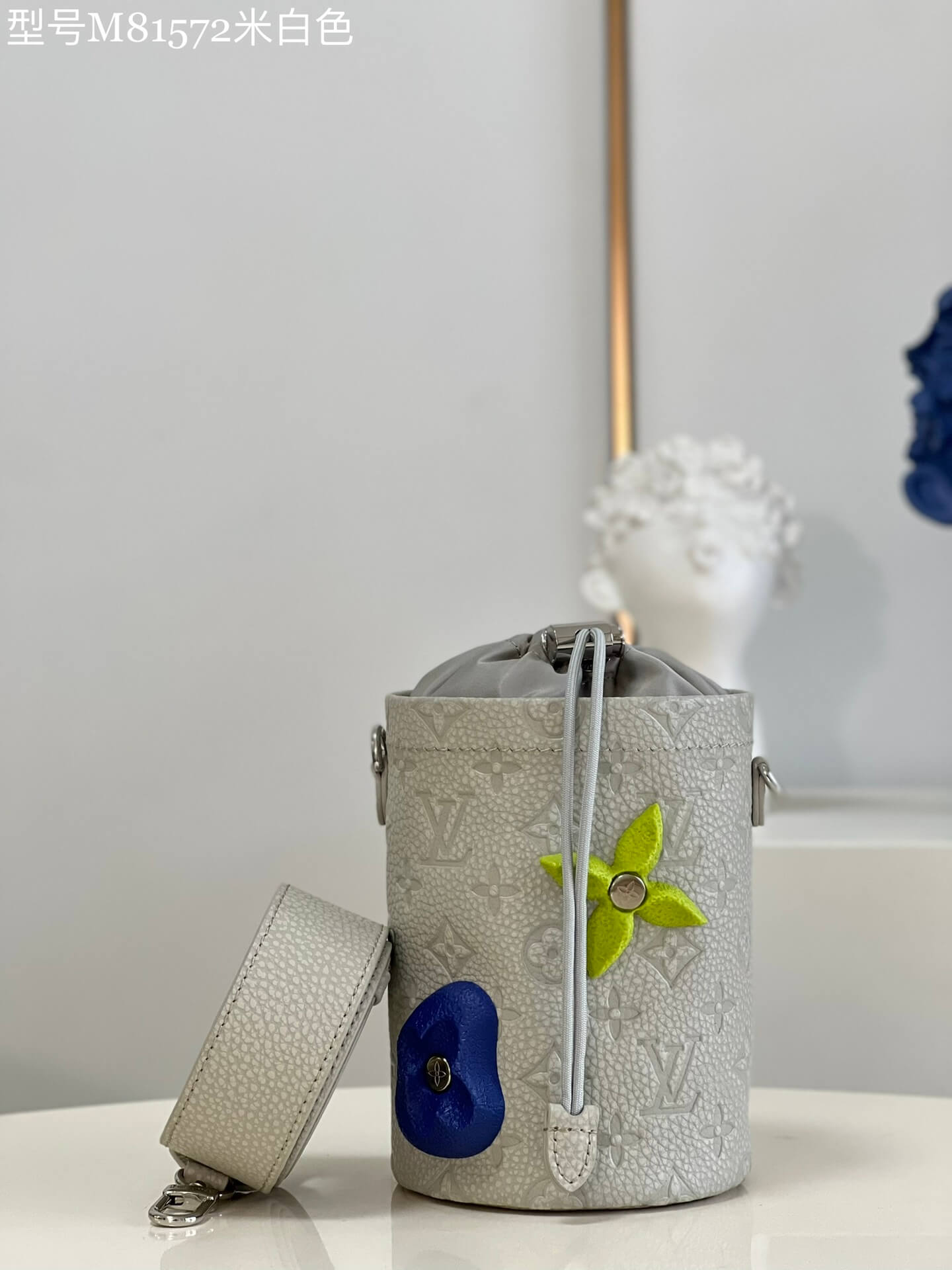 Louis Vuitton LV Taurillon Monogram Chalk Pouch Shoulder HandBag M81572 Gray - white - Image 10