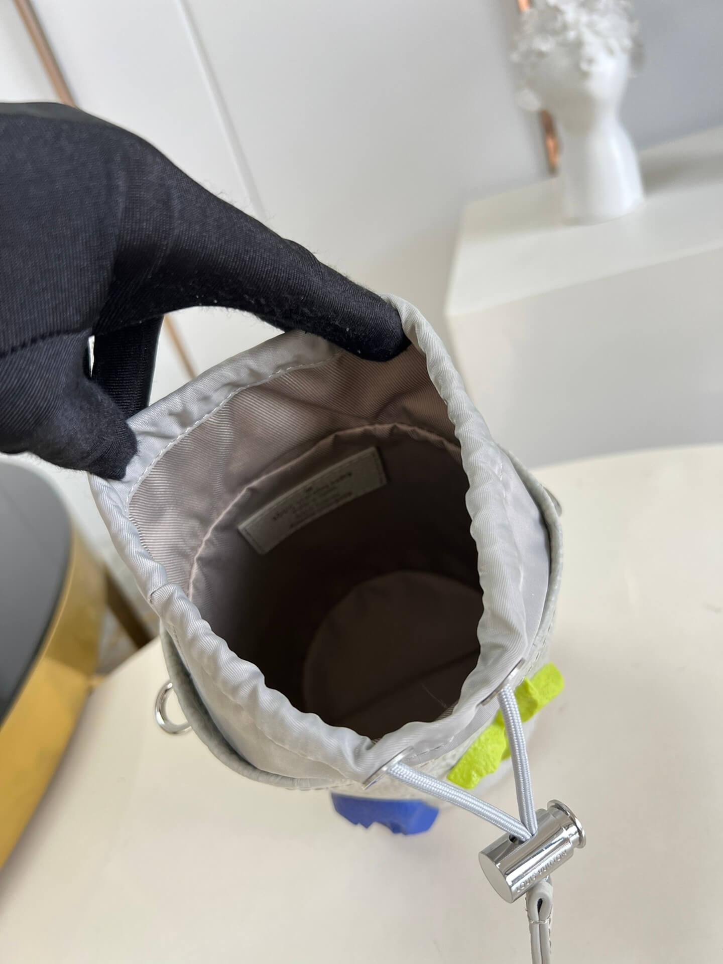 Louis Vuitton LV Taurillon Monogram Chalk Pouch Shoulder HandBag M81572 Gray - white - Image 12