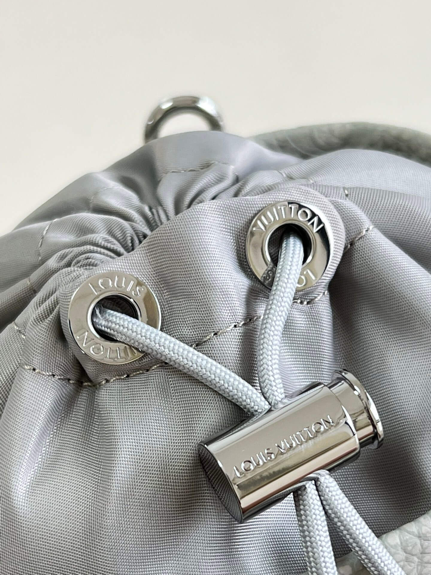 Louis Vuitton LV Taurillon Monogram Chalk Pouch Shoulder HandBag M81572 Gray - white - Image 16