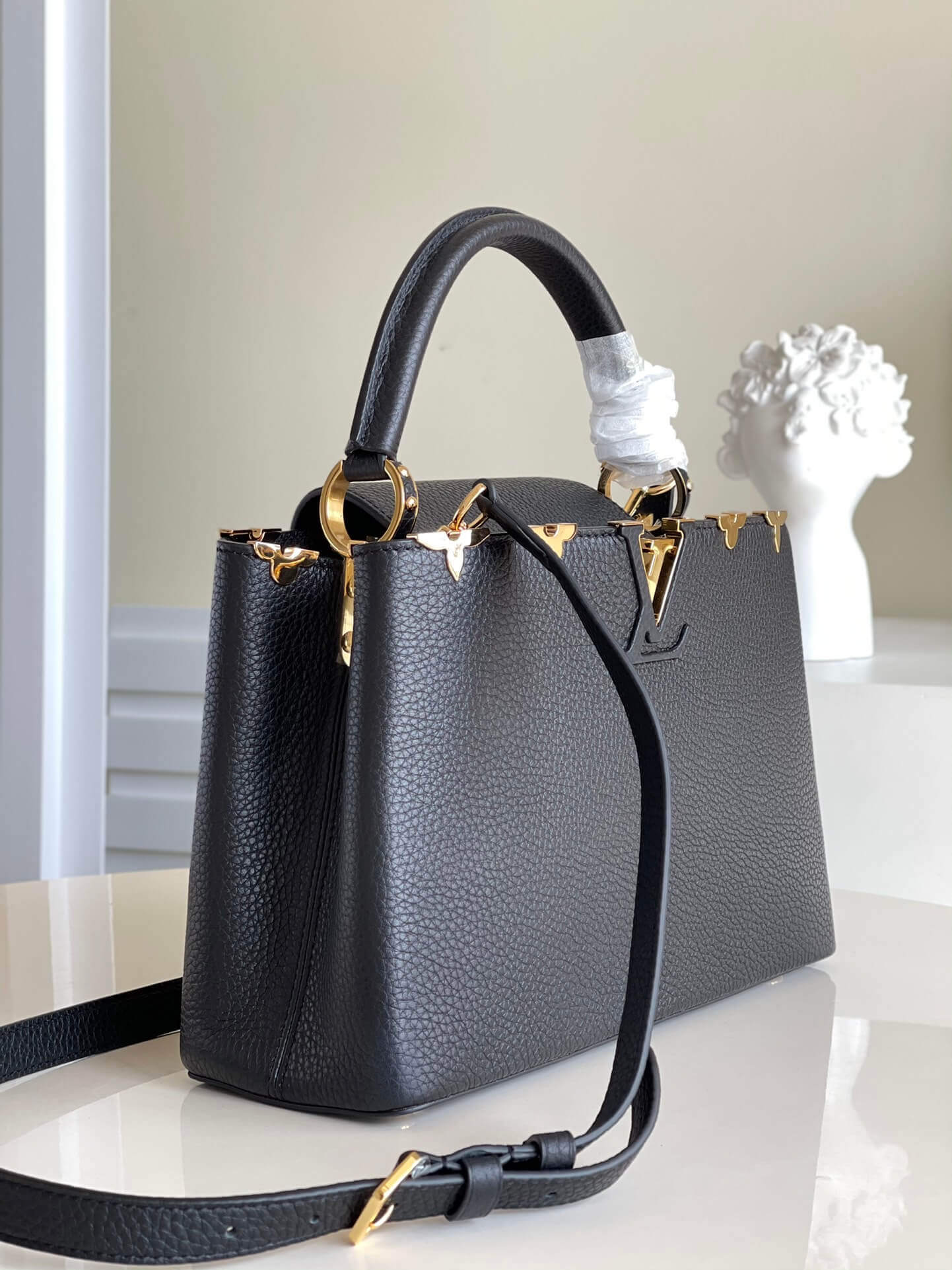 Louis Vuitton LV Taurillon leather Capucines Mini M56669 Medium M54663 Shoulder HandBag Black - Image 5