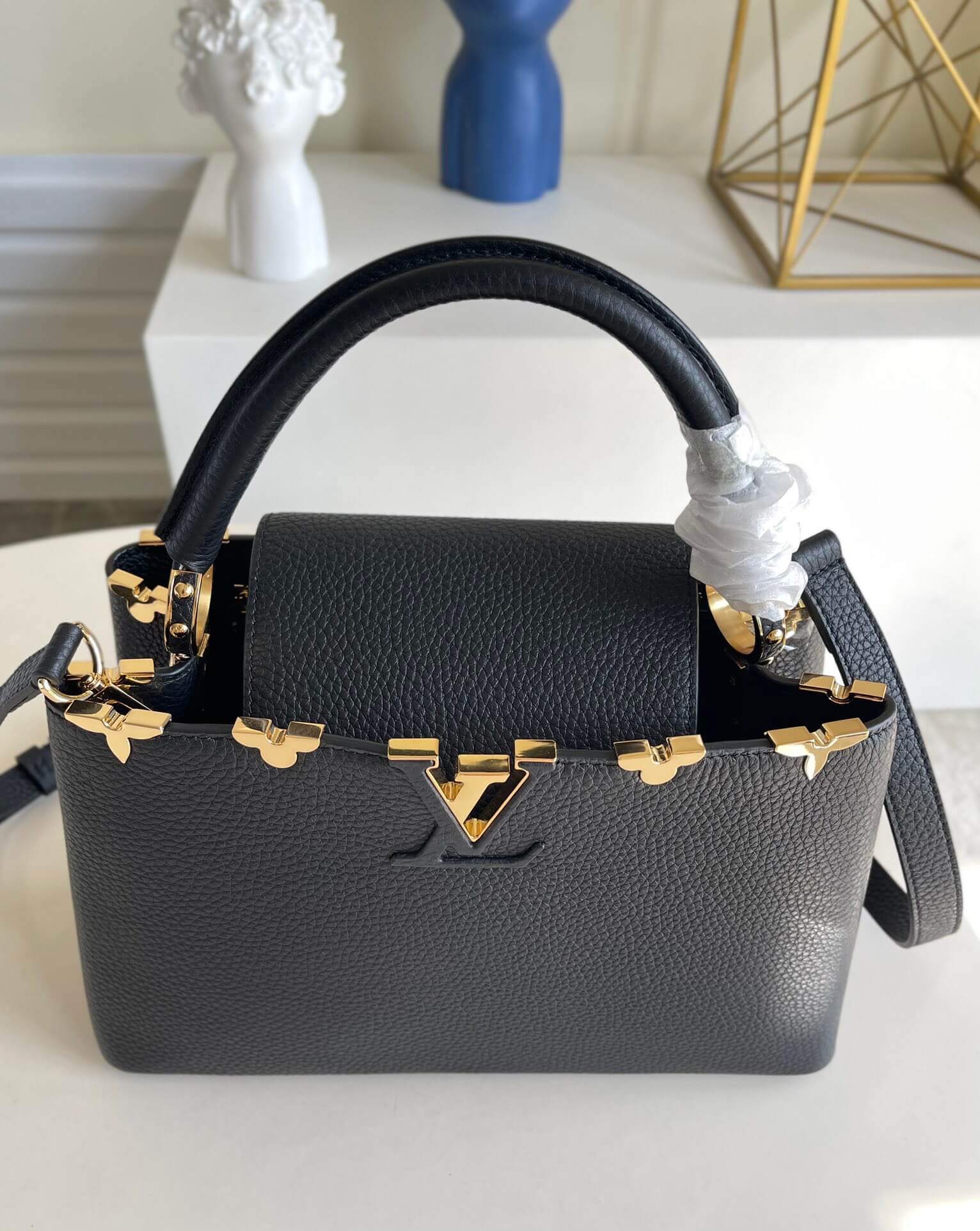 Louis Vuitton LV Taurillon leather Capucines Mini M56669 Medium M54663 Shoulder HandBag Black - Image 4