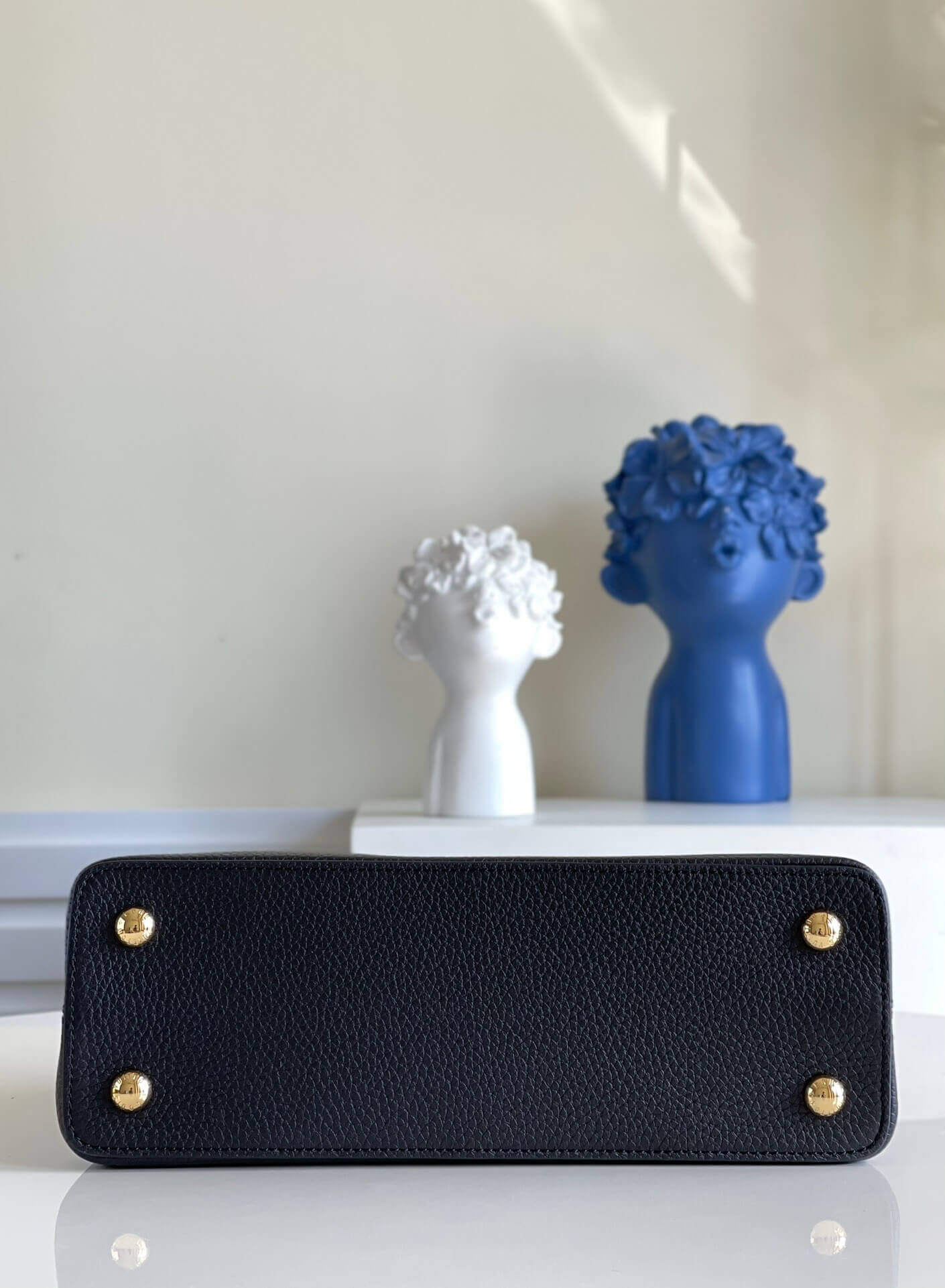 Louis Vuitton LV Taurillon leather Capucines Mini M56669 Medium M54663 Shoulder HandBag Black - Image 9