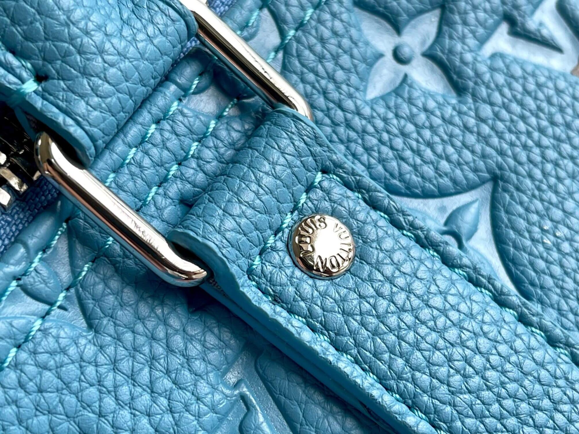 Louis Vuitton LV x YK Keepall Taurillon Monogram Keepall Bandoulière 50 Travel Shoulder Bag M21713 Light Blue - Image 8