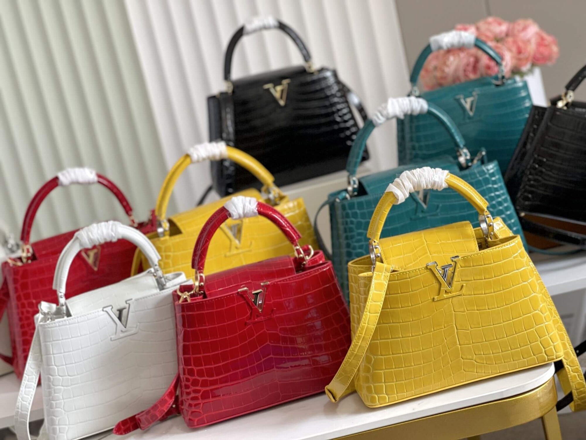 Louis Vuitton LV Crocodile pattern CAPUCINES Large Handbag N93419/M48865 Medium Handbag N93163/M48865 Small Handbag N94227/M48865 Black - White - Red - Green - Yellow