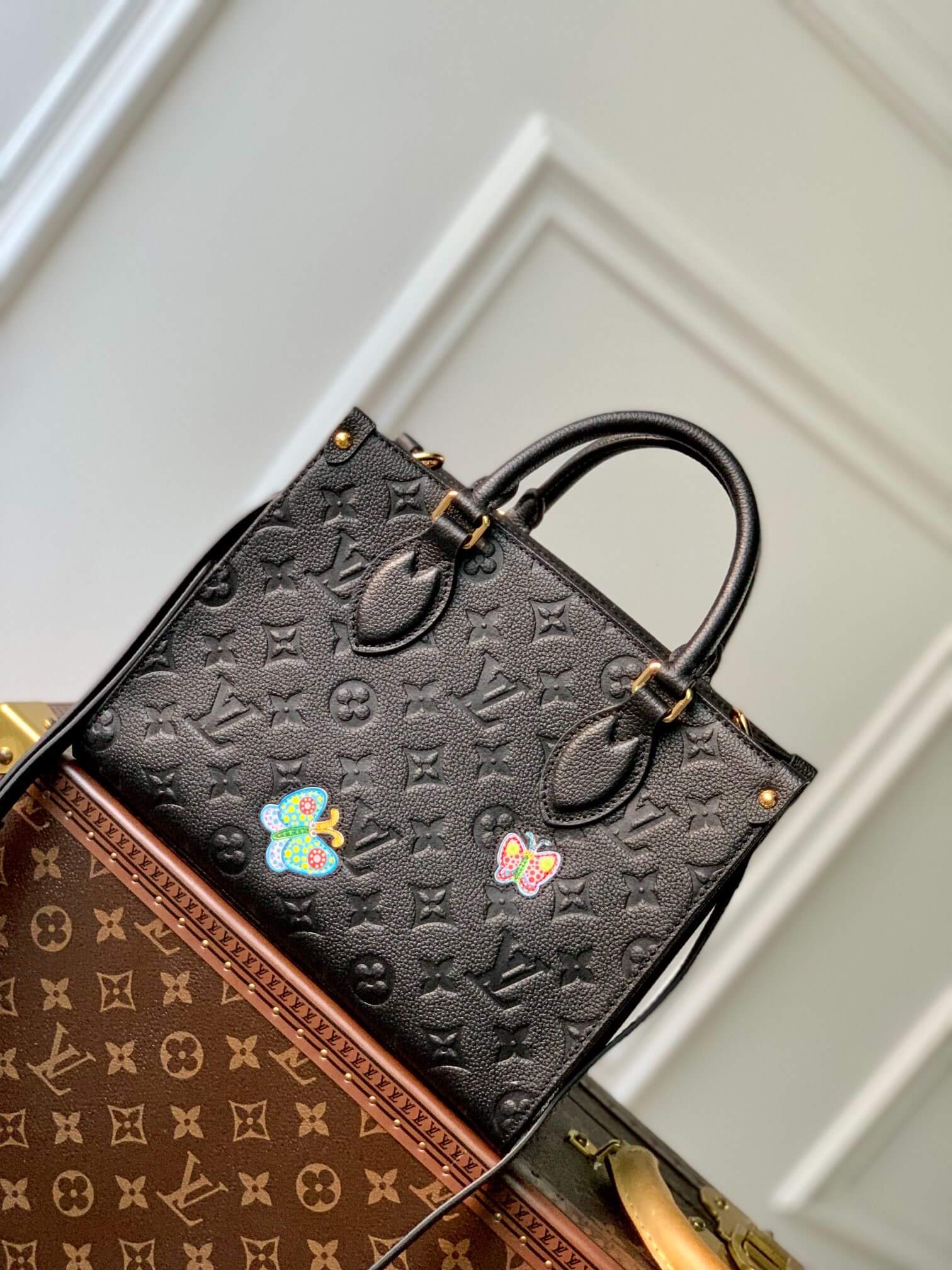 Louis Vuitton Monogram Empreinte LV x YK OnTheGo MM Handbag M46416 Black Flower - White Cream Flower - Image 2