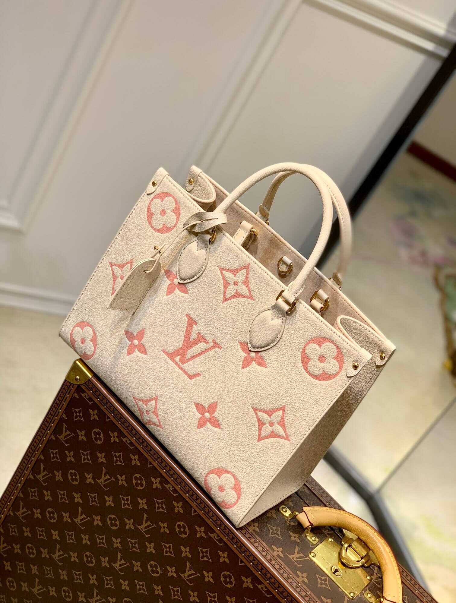 Louis Vuitton LV Monogram Empreinte OnTheGo MM Shoulder Handbag M21575 Cream / Rose Trianon M46286 Trianon Pink / Cream