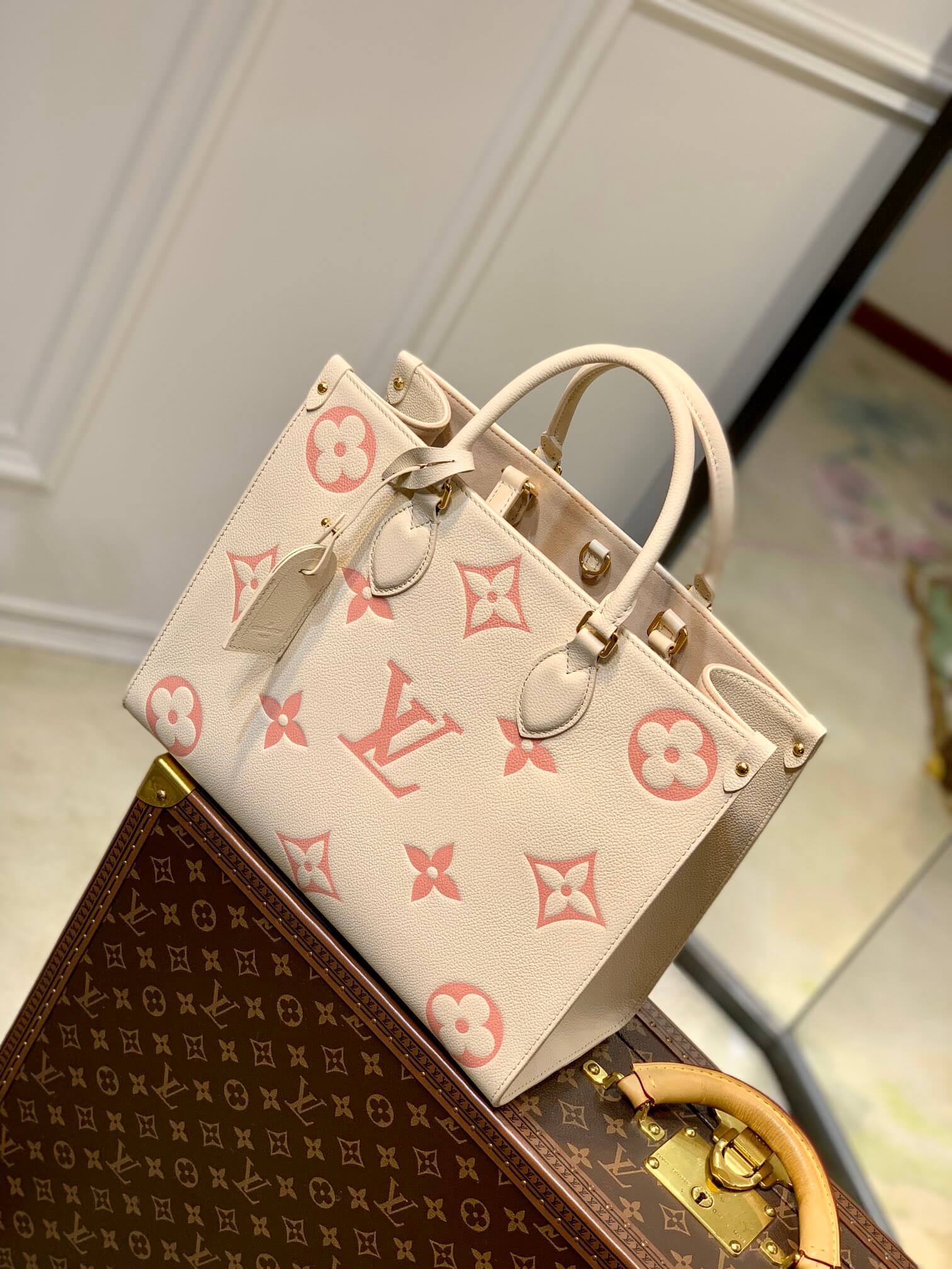 Louis Vuitton LV Monogram Empreinte OnTheGo MM Shoulder Handbag M21575 Cream / Rose Trianon M46286 Trianon Pink / Cream