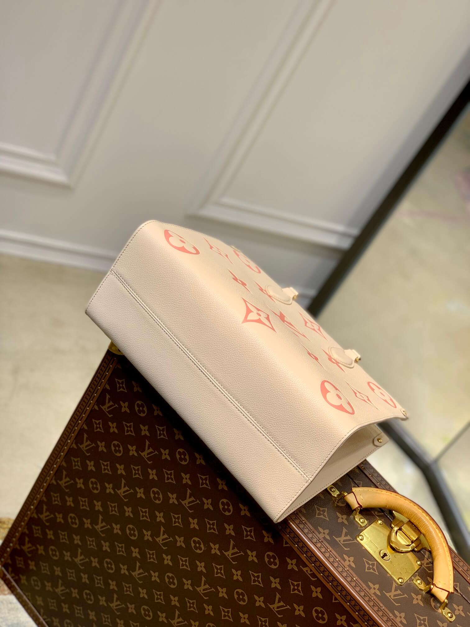 Louis Vuitton LV Monogram Empreinte OnTheGo MM Shoulder Handbag M21575 Cream / Rose Trianon M46286 Trianon Pink / Cream - Image 7