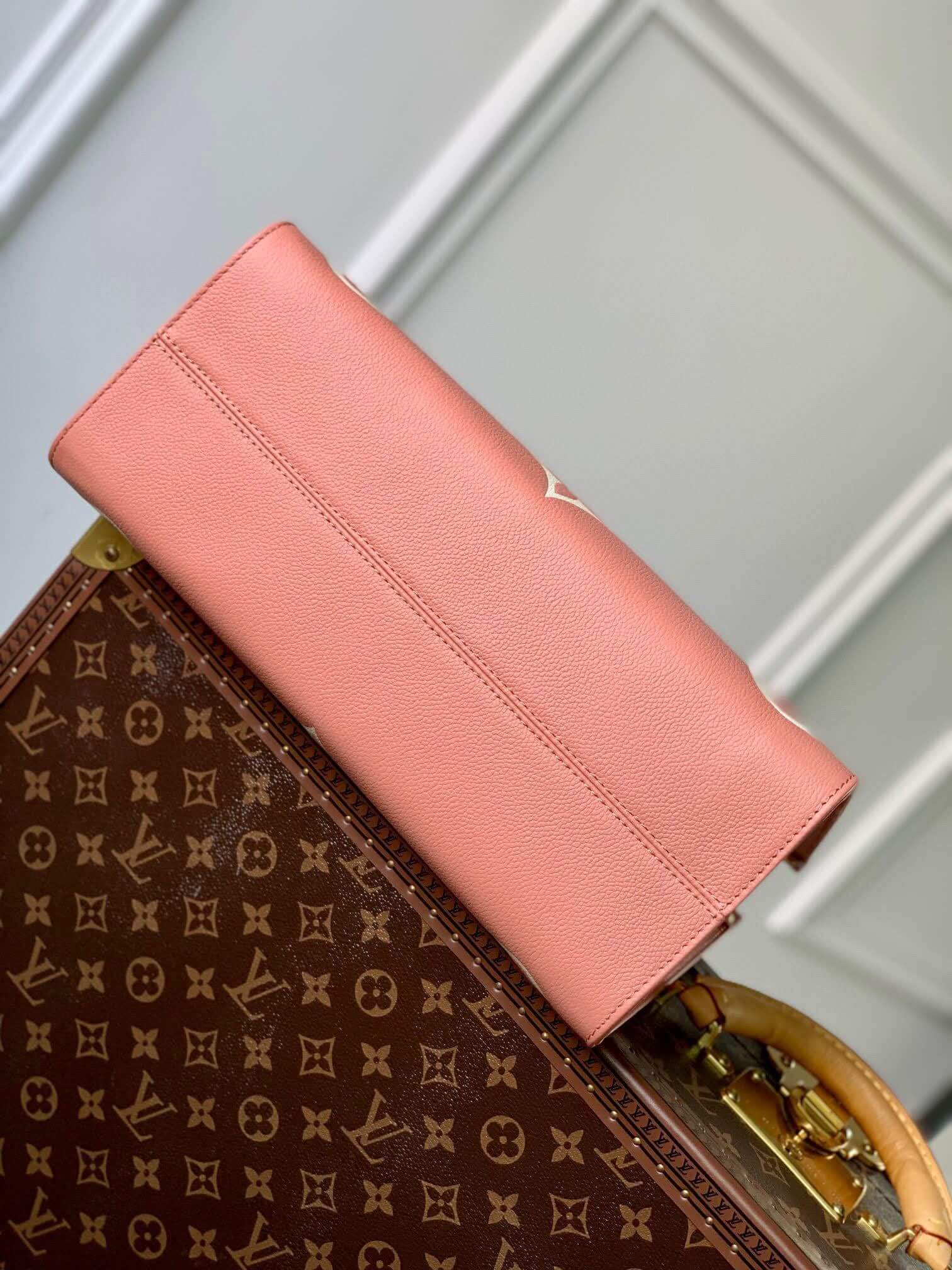 Louis Vuitton LV Monogram Empreinte OnTheGo MM Shoulder Handbag M21575 Cream / Rose Trianon M46286 Trianon Pink / Cream - Image 16