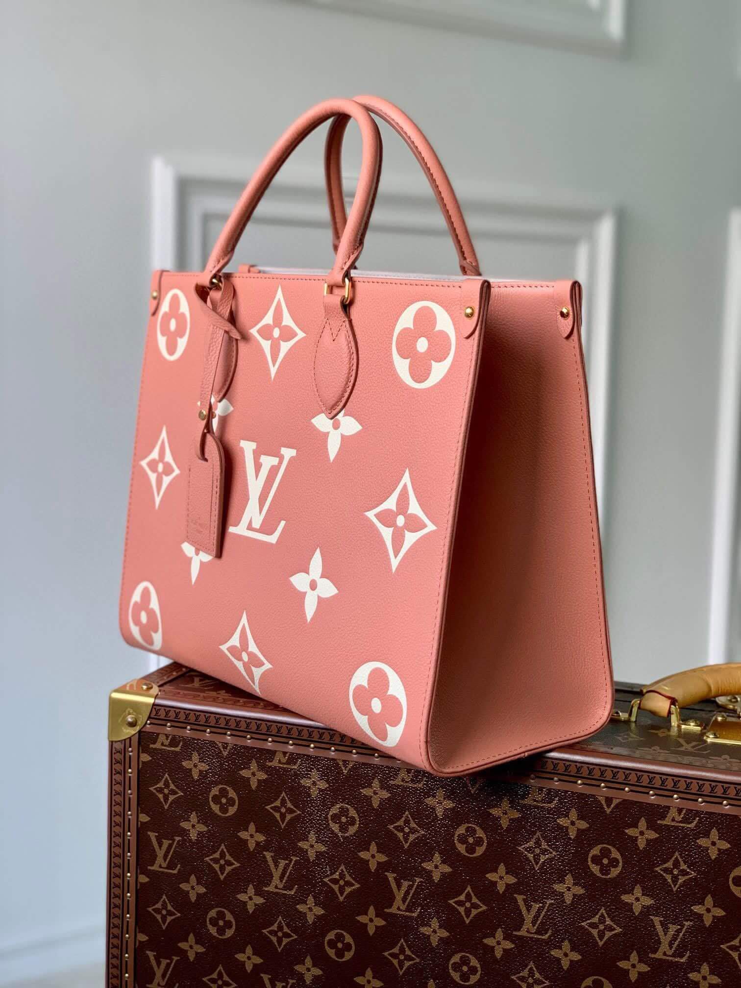 Louis Vuitton LV Monogram Empreinte OnTheGo MM Shoulder Handbag M21575 Cream / Rose Trianon M46286 Trianon Pink / Cream - Image 9