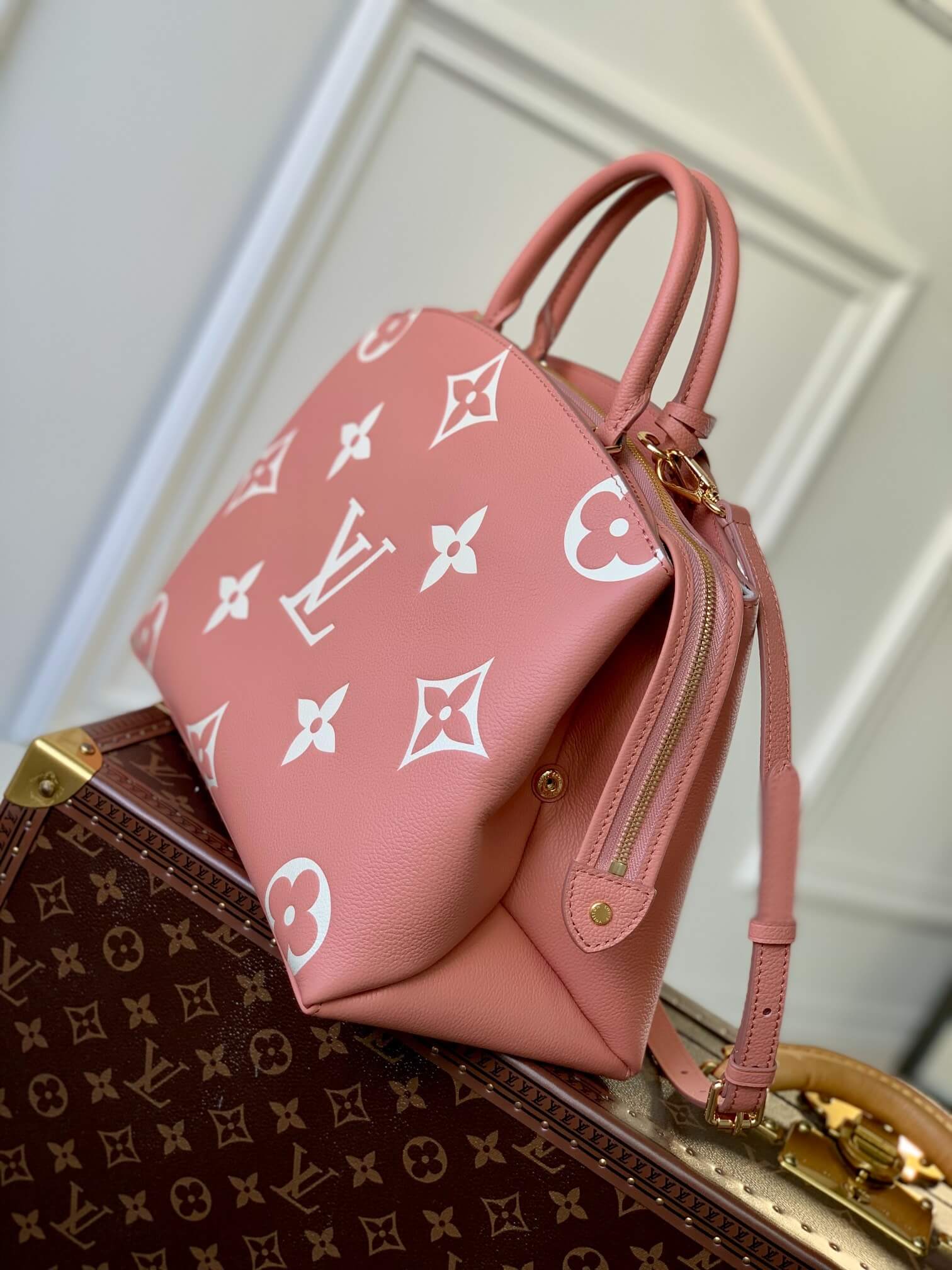 Louis Vuitton LV Monogram Empreinte Petit - Grand Palais Shoulder Handbag M46353 - M45811 Trianon Pink / Cream - Image 5